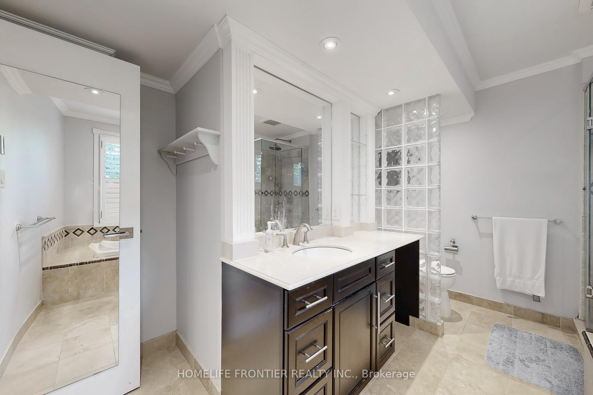 Photo 17 of 23 Nesbitt Drive, Toronto, Leaside — HOMEH