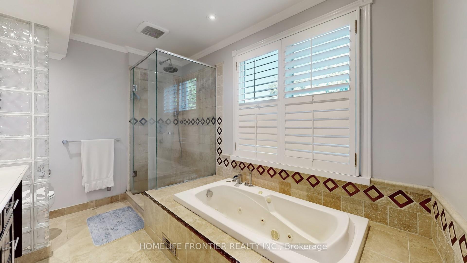 Photo 18 of 23 Nesbitt Drive, Toronto, Leaside — HOMEH