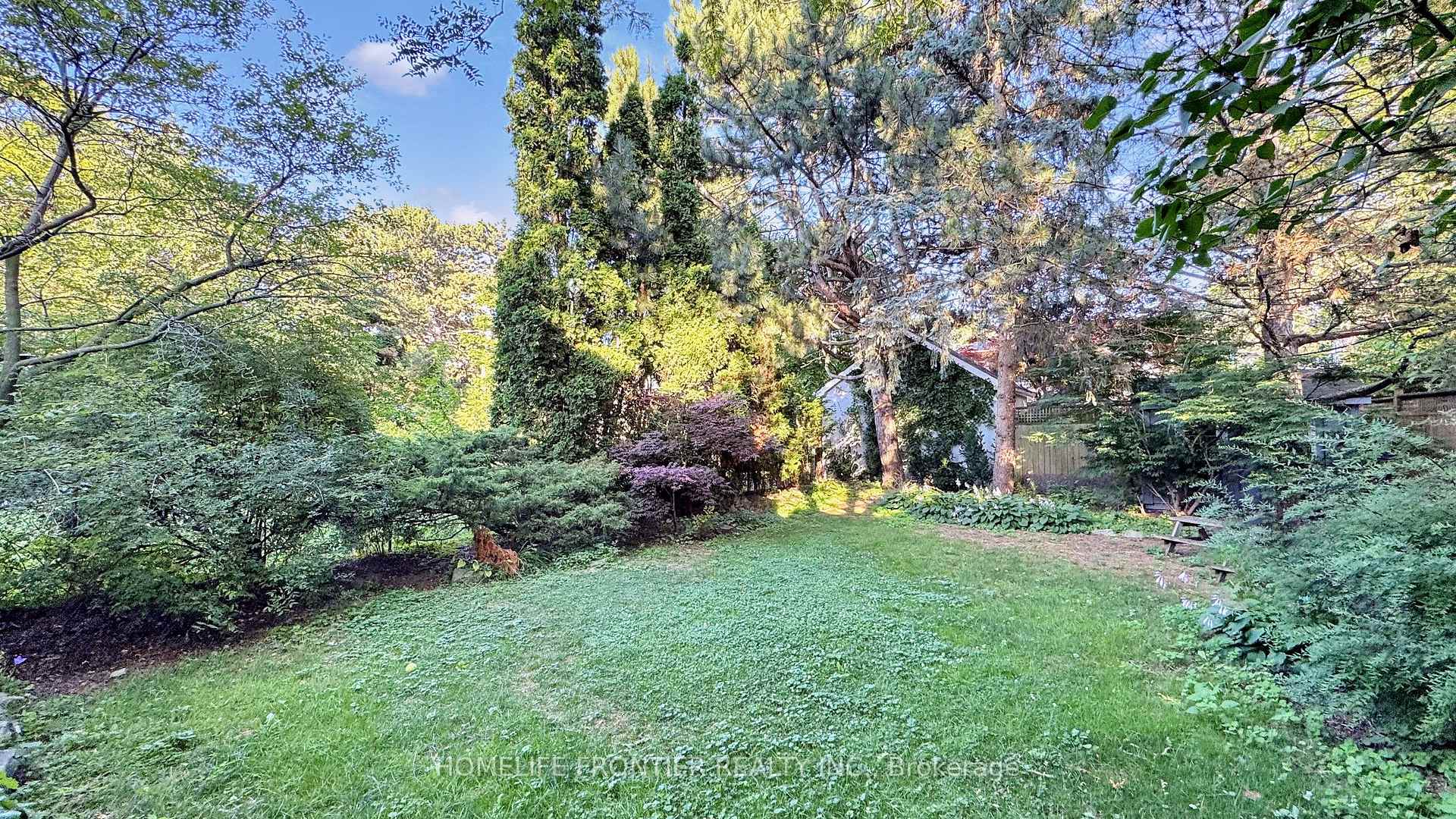Photo 26 of 23 Nesbitt Drive, Toronto, Leaside — HOMEH