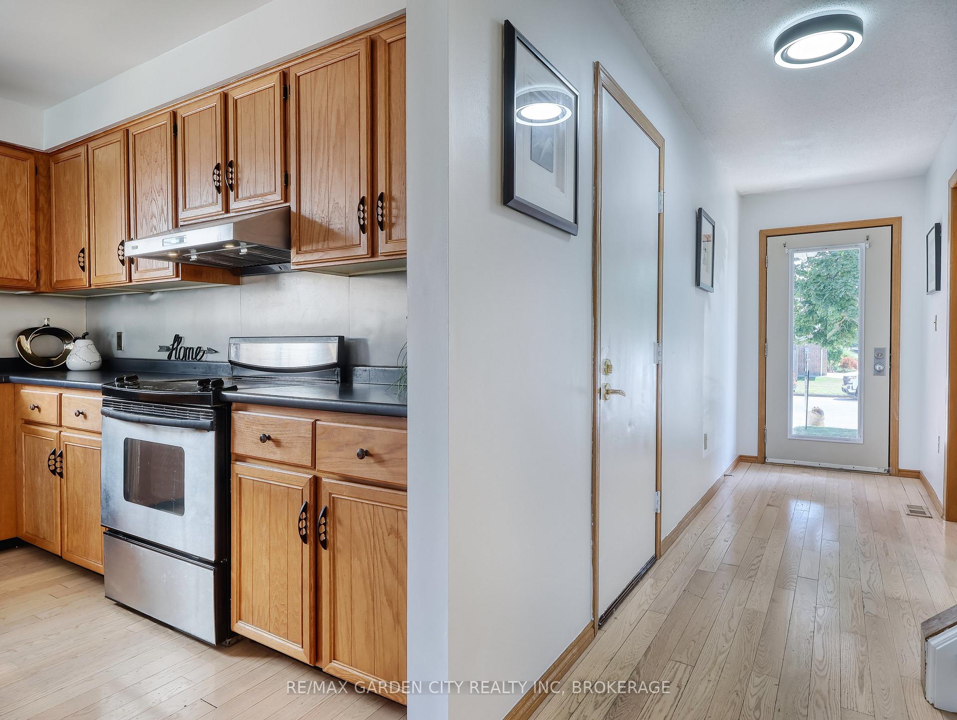 Photo 5 of 50 Culligan Crescent, Thorold, Confederation Heights — HOMEH