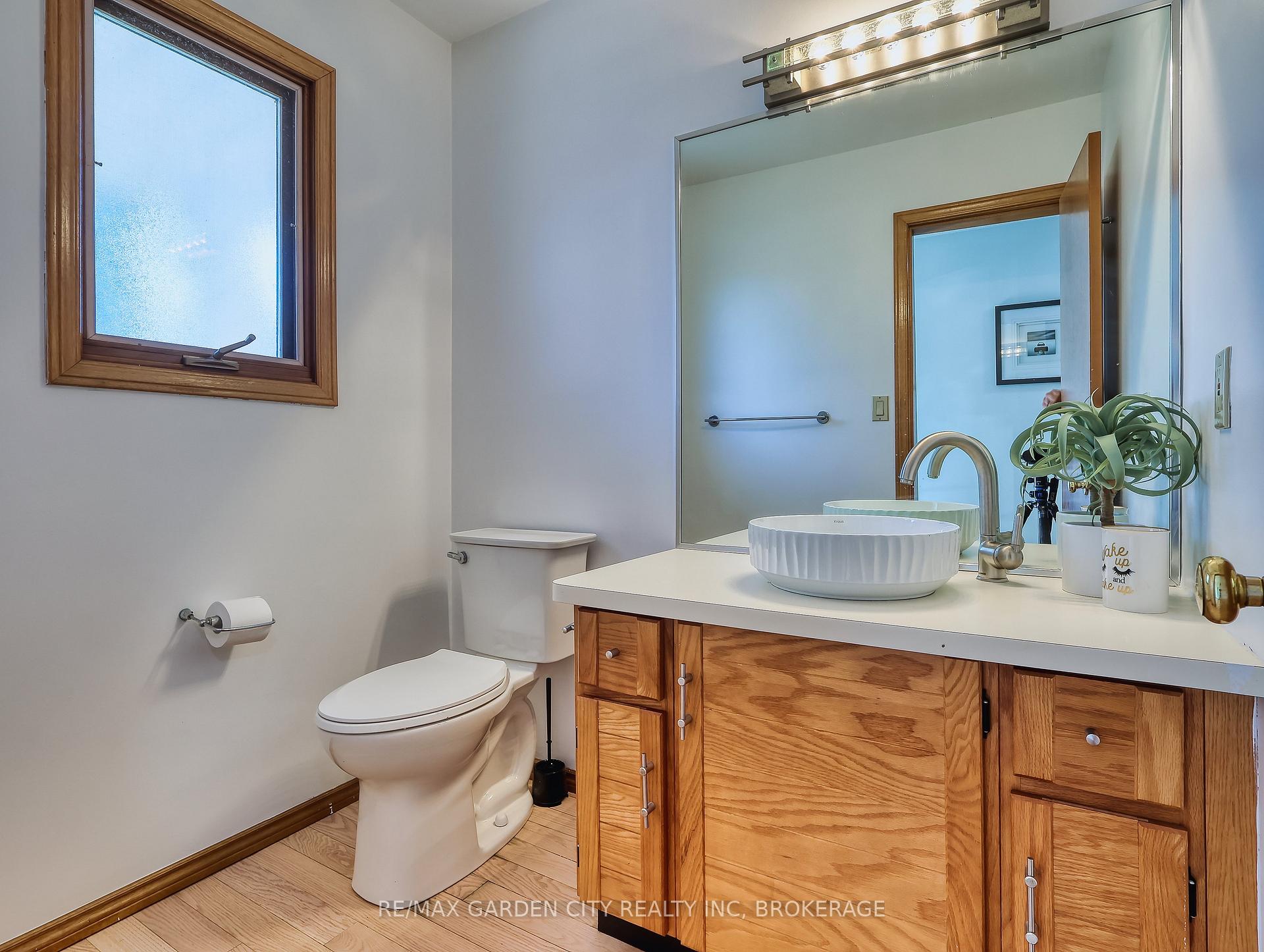 Photo 17 of 50 Culligan Crescent, Thorold, Confederation Heights — HOMEH