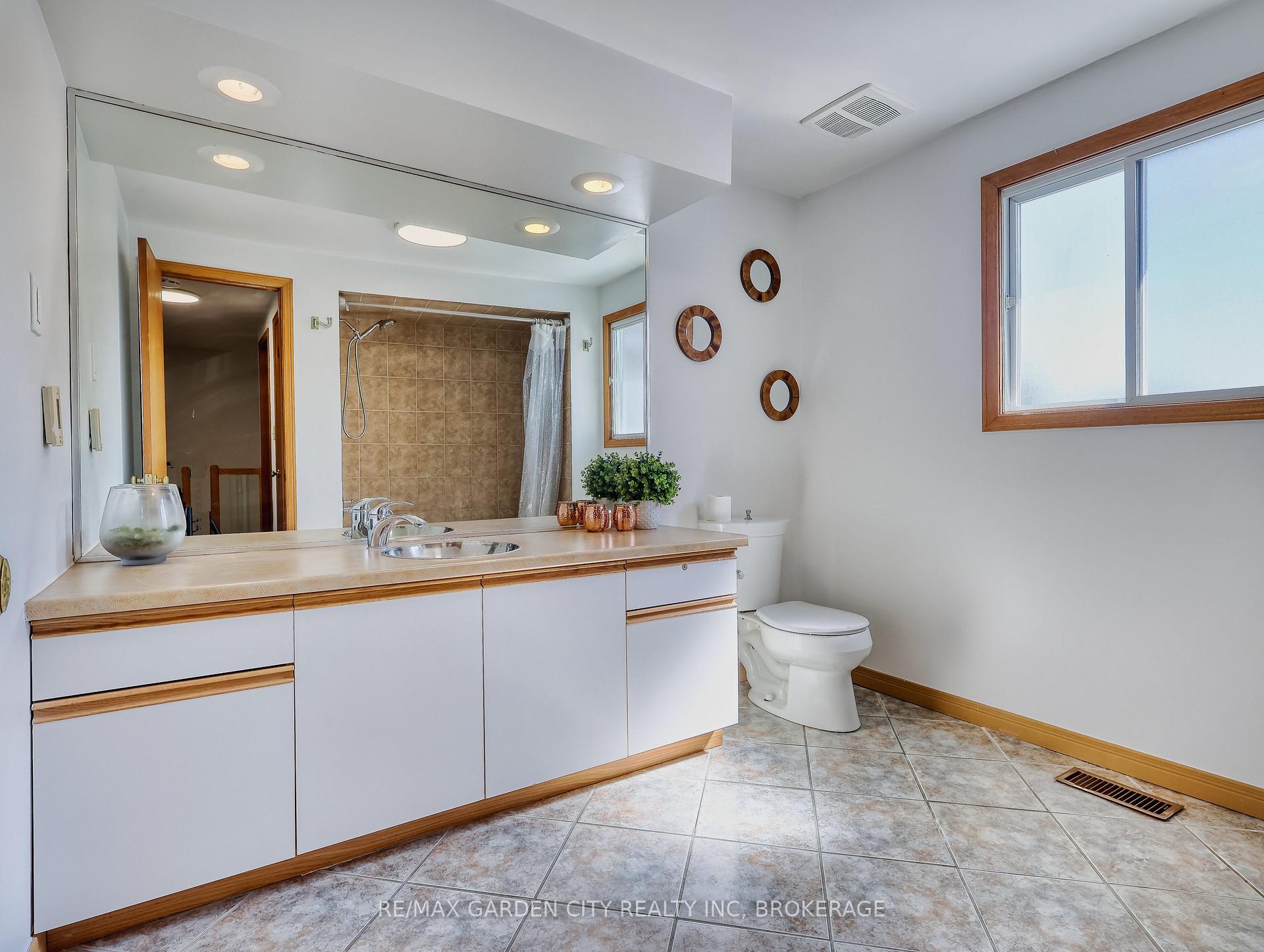 Photo 26 of 50 Culligan Crescent, Thorold, Confederation Heights — HOMEH