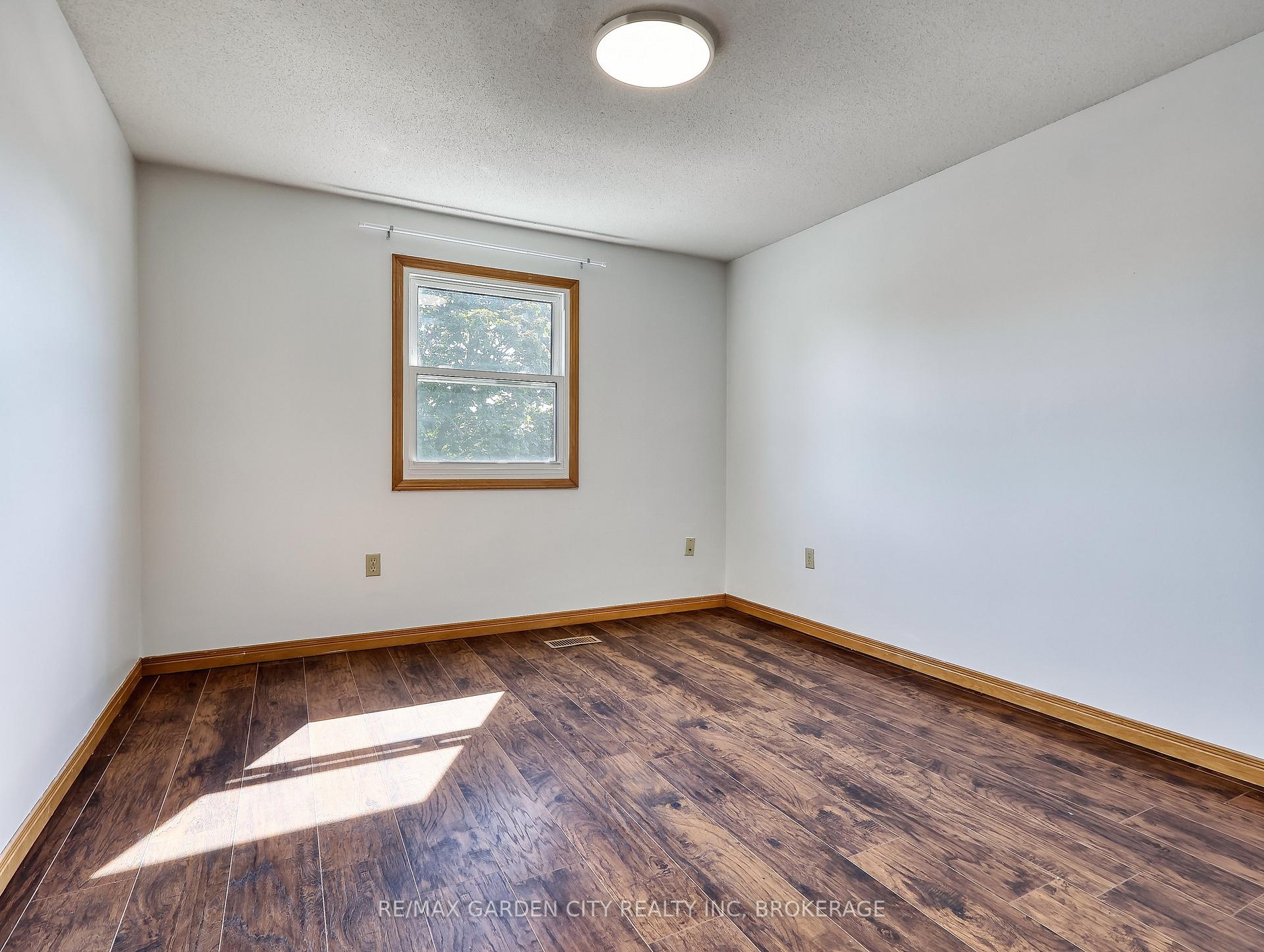Photo 32 of 50 Culligan Crescent, Thorold, Confederation Heights — HOMEH