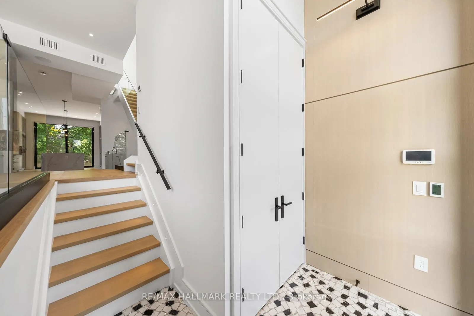 Photo 2 of 22 Divadale Drive, Toronto, Leaside — HOMEH