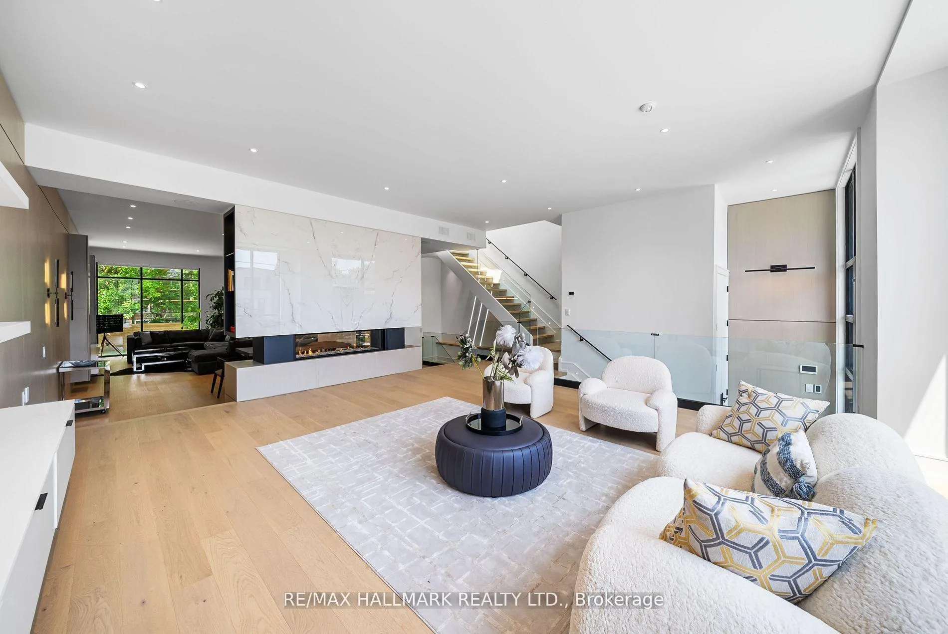 Photo 5 of 22 Divadale Drive, Toronto, Leaside — HOMEH