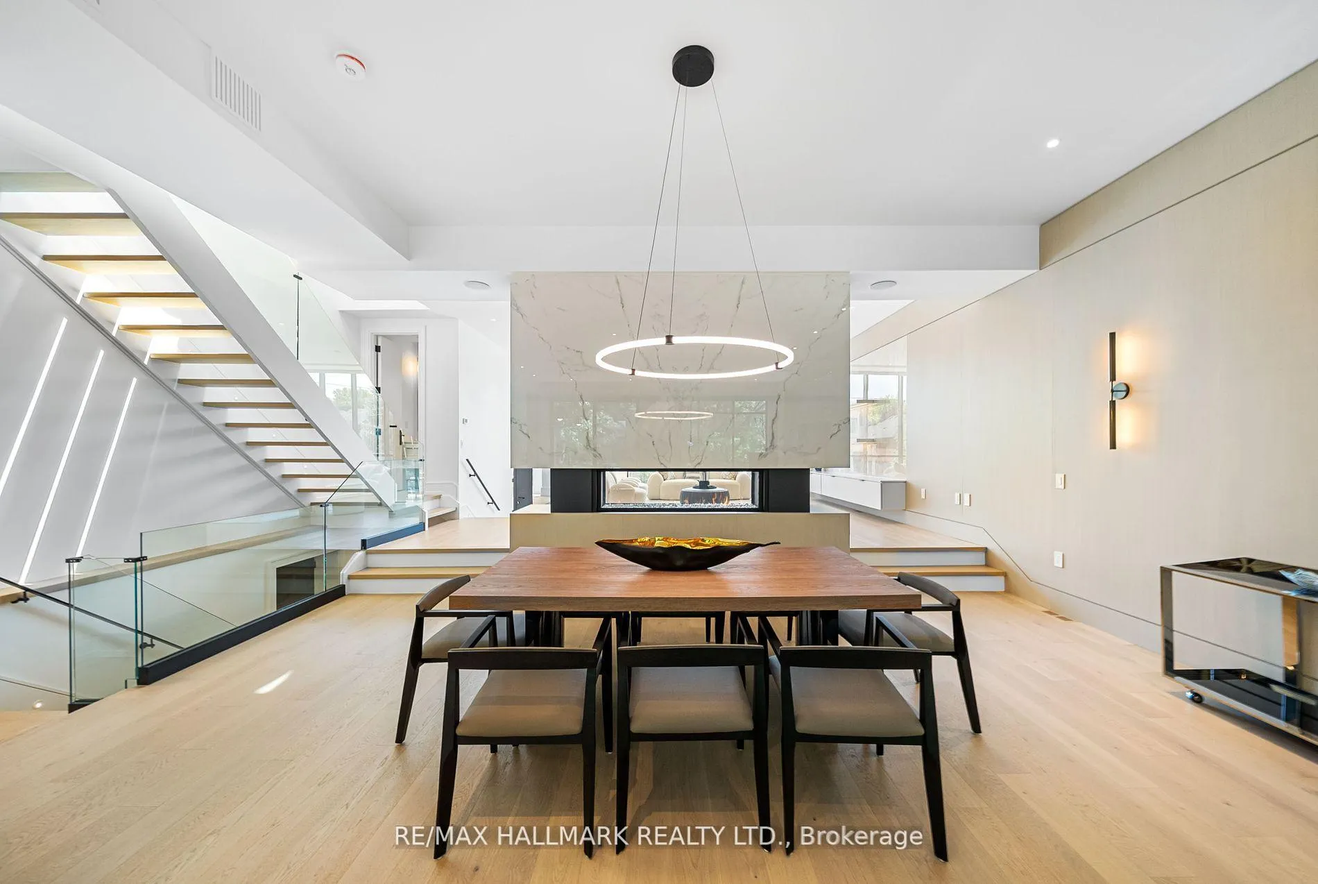 Photo 10 of 22 Divadale Drive, Toronto, Leaside — HOMEH