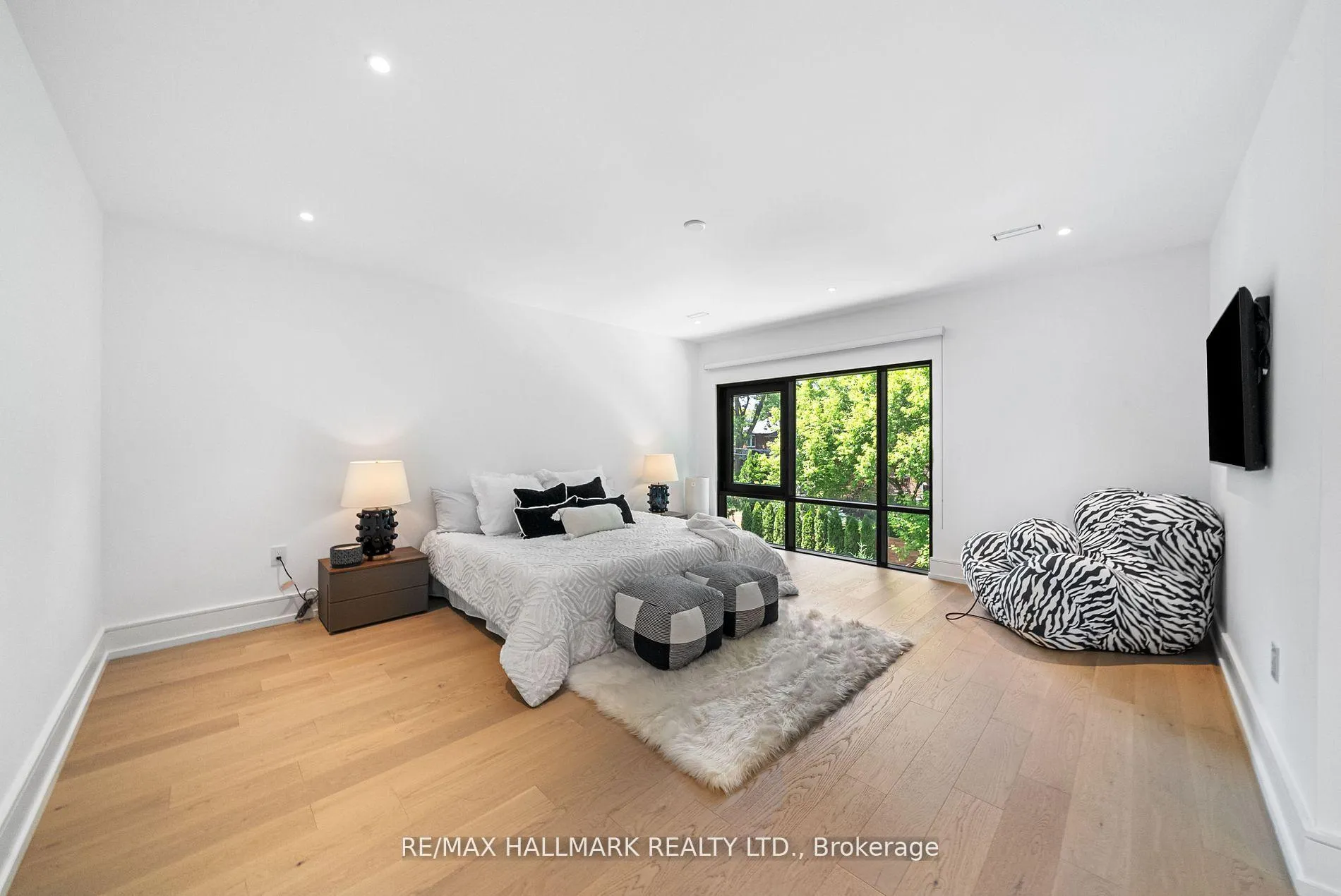Photo 23 of 22 Divadale Drive, Toronto, Leaside — HOMEH