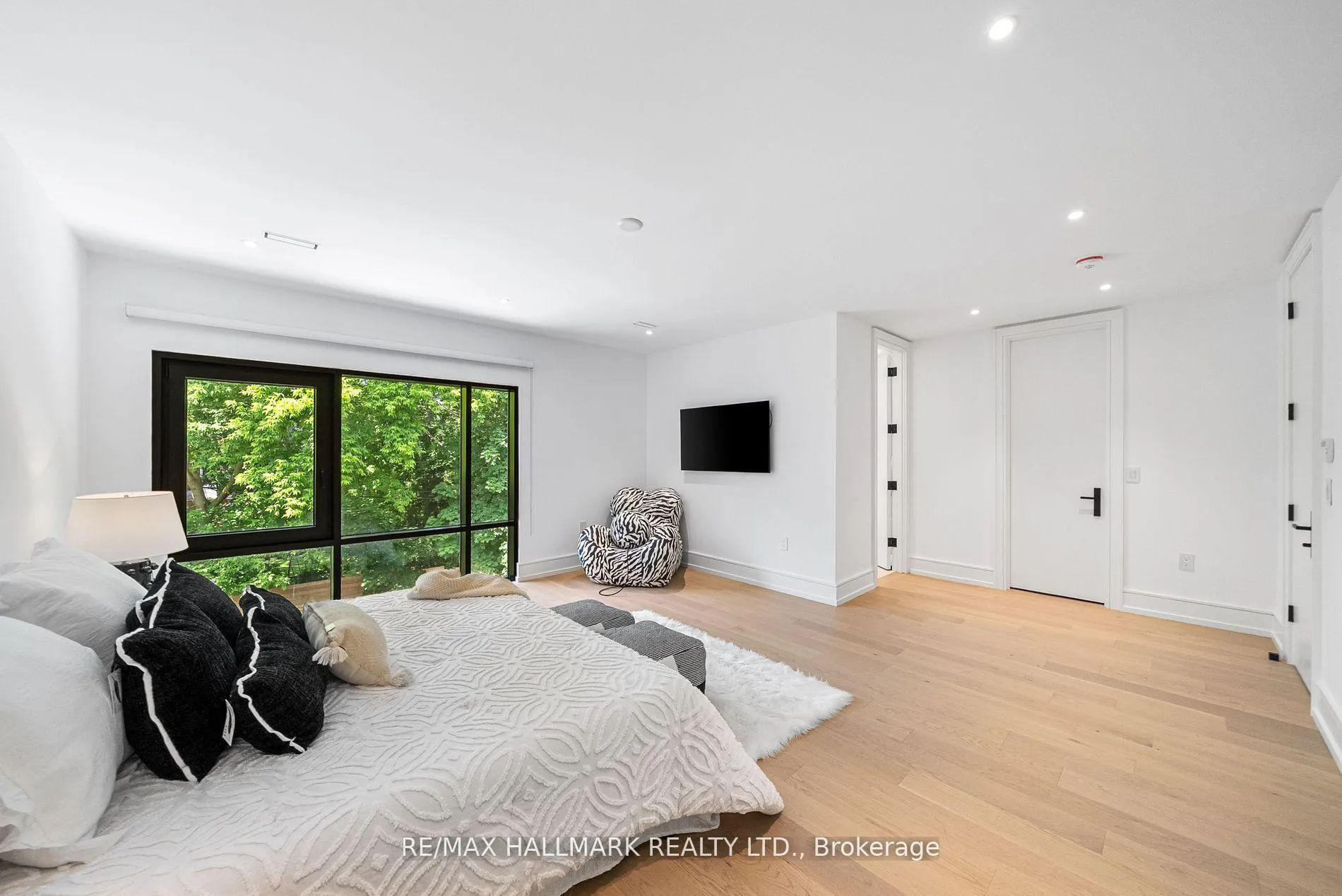 Photo 24 of 22 Divadale Drive, Toronto, Leaside — HOMEH