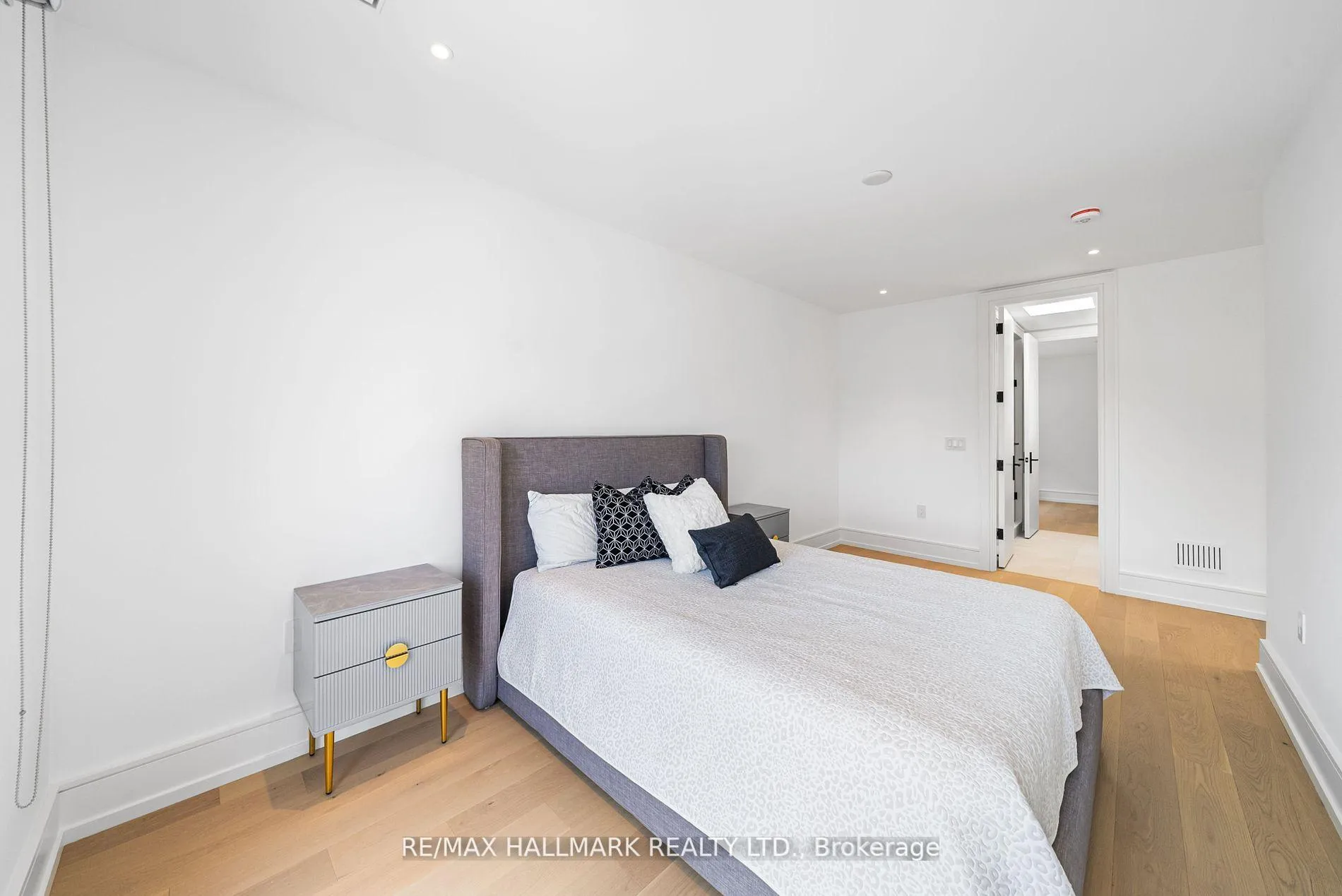 Photo 30 of 22 Divadale Drive, Toronto, Leaside — HOMEH
