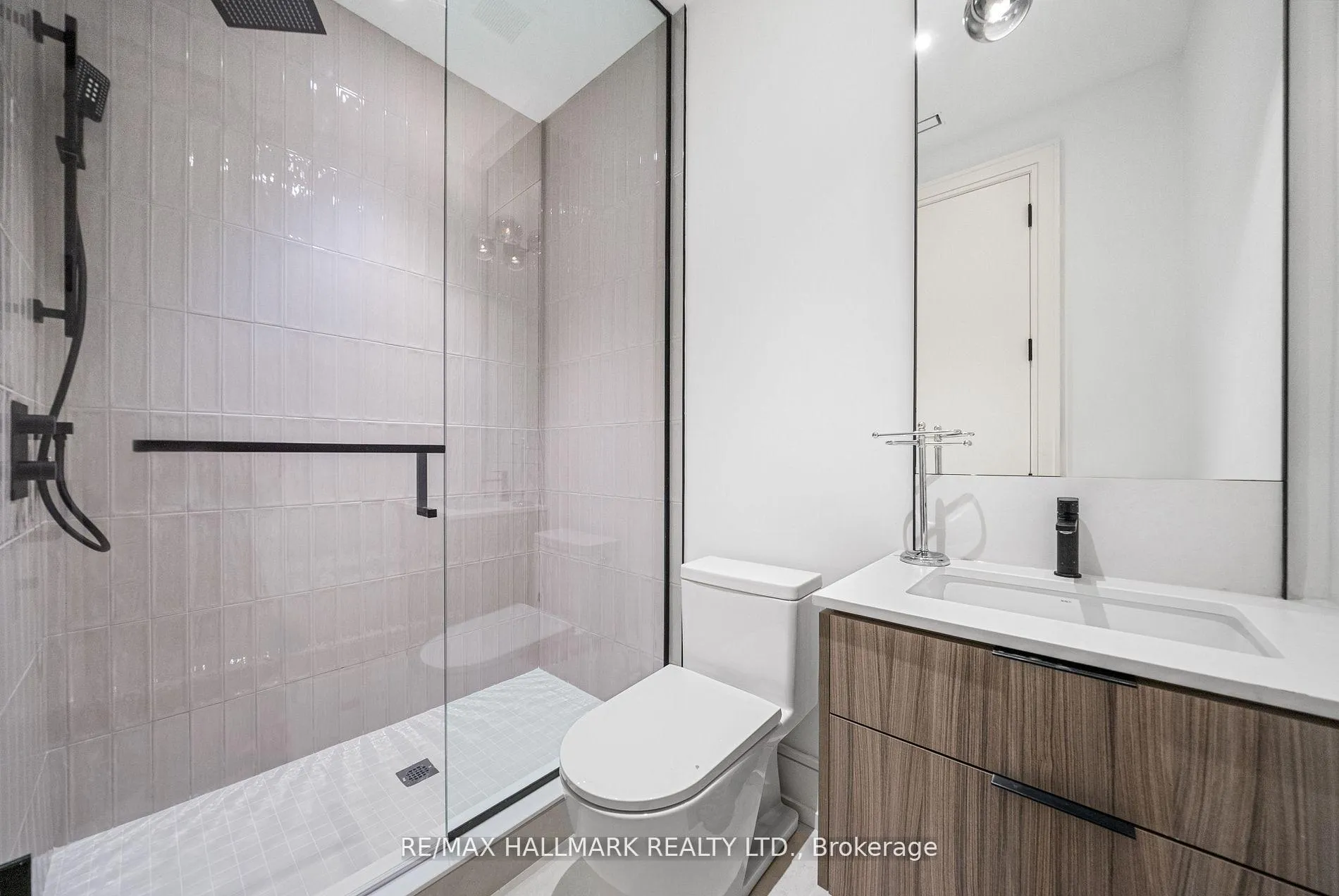 Photo 32 of 22 Divadale Drive, Toronto, Leaside — HOMEH