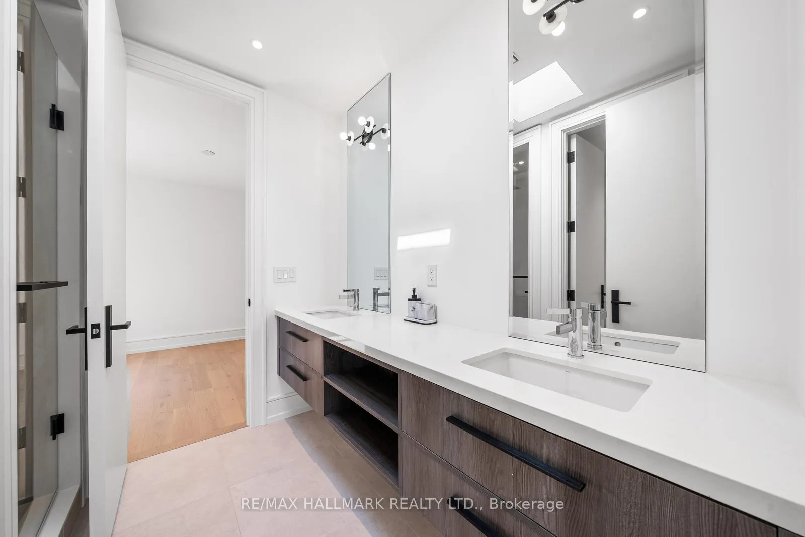 Photo 33 of 22 Divadale Drive, Toronto, Leaside — HOMEH