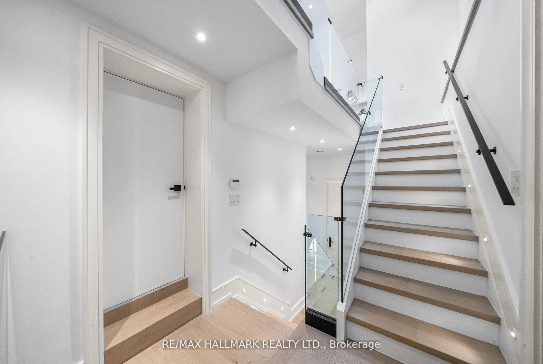 Photo 38 of 22 Divadale Drive, Toronto, Leaside — HOMEH