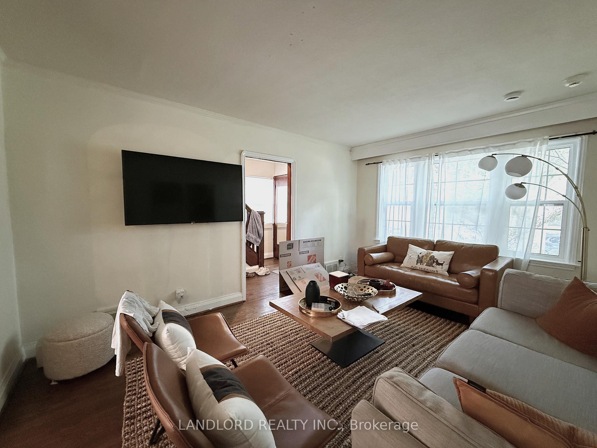 Photo 2 of 1 Thursfield Crescent, Toronto, Leaside — HOMEH
