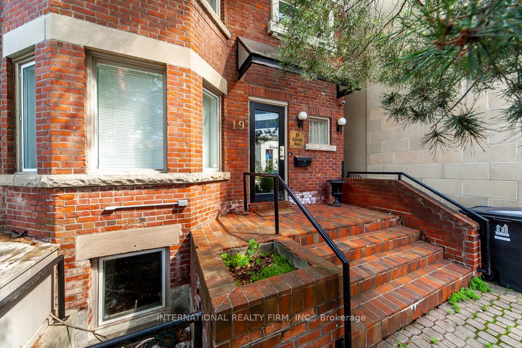 Photo 2 of 19 Alvin Avenue, Toronto, Rosedale-Moore Park — HOMEH
