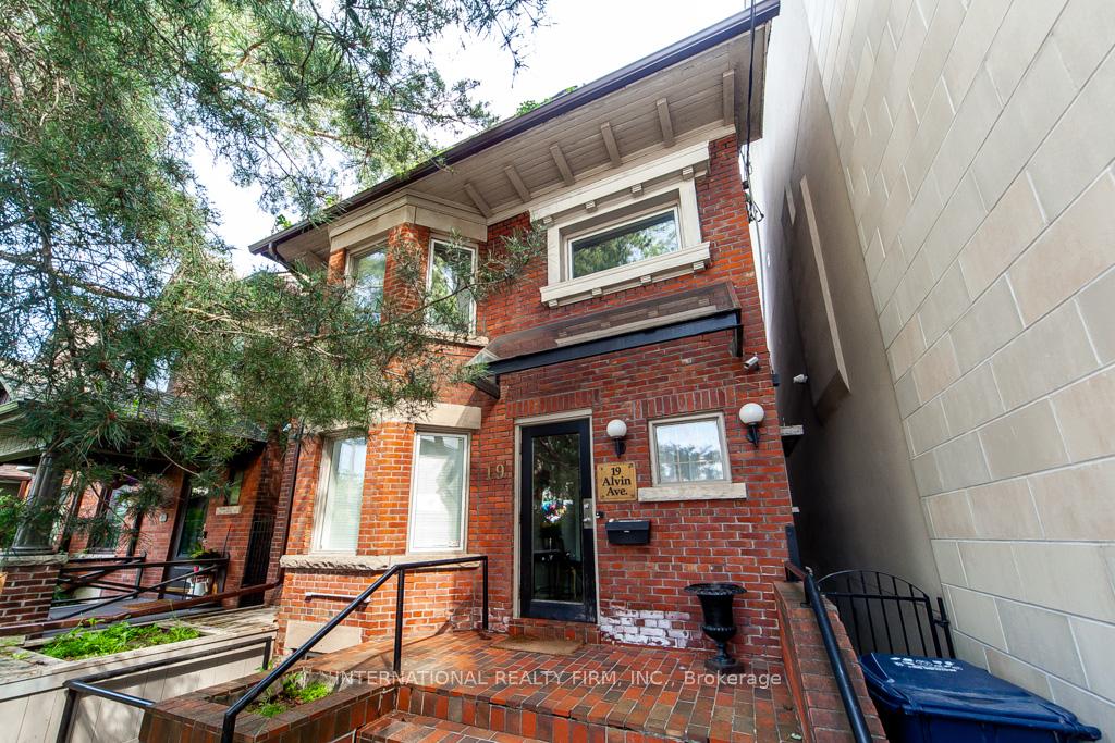 Photo 3 of 19 Alvin Avenue, Toronto, Rosedale-Moore Park — HOMEH