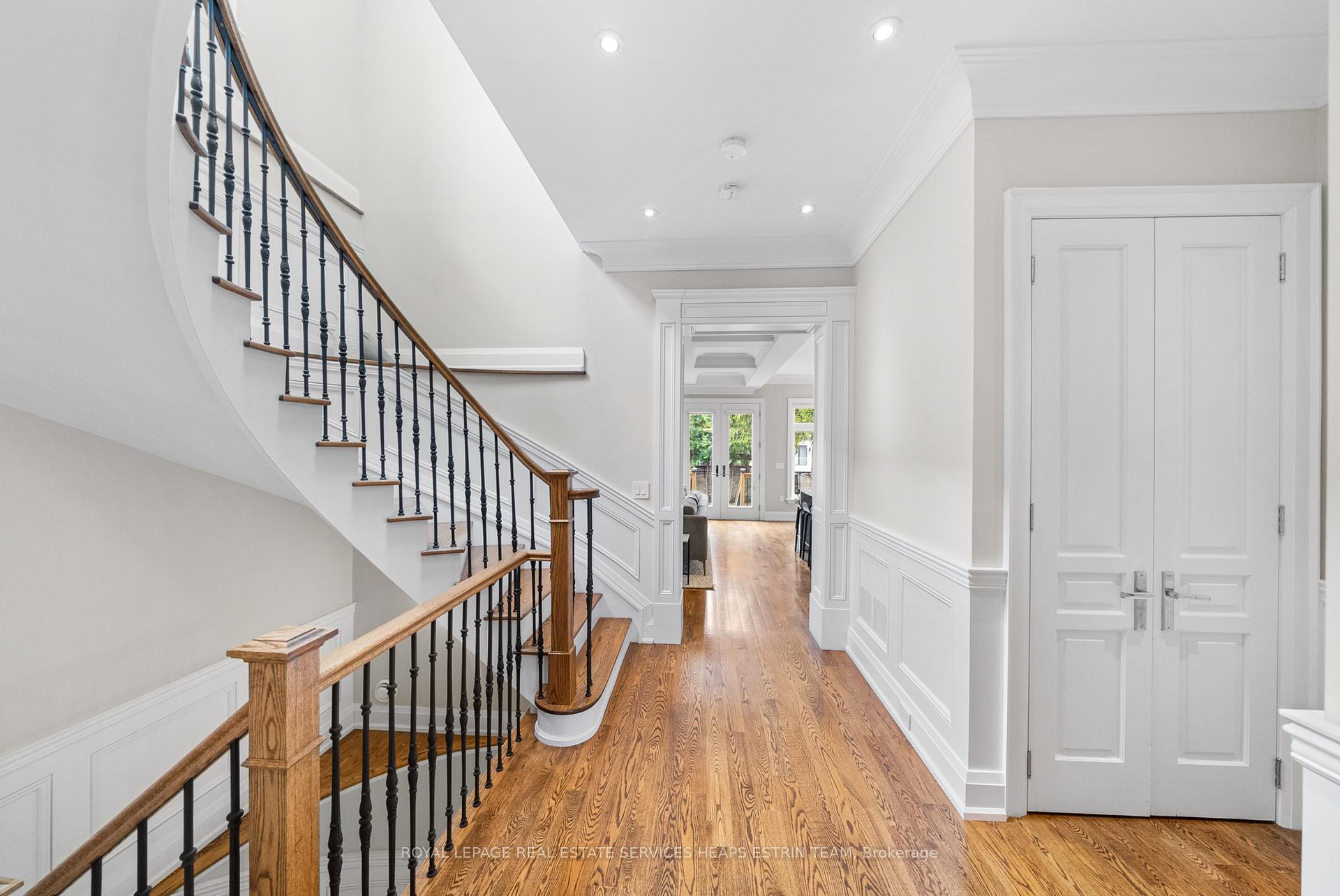 Photo 2 of 565 Broadway Avenue, Toronto, Leaside — HOMEH