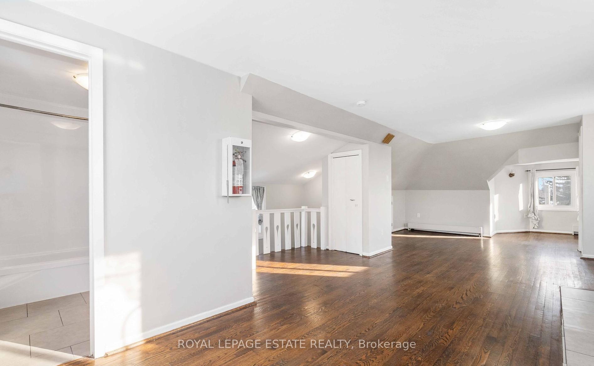 Photo 5 of Unit 5, 142 Westlake Avenue, Toronto, Woodbine-Lumsden — HOMEH