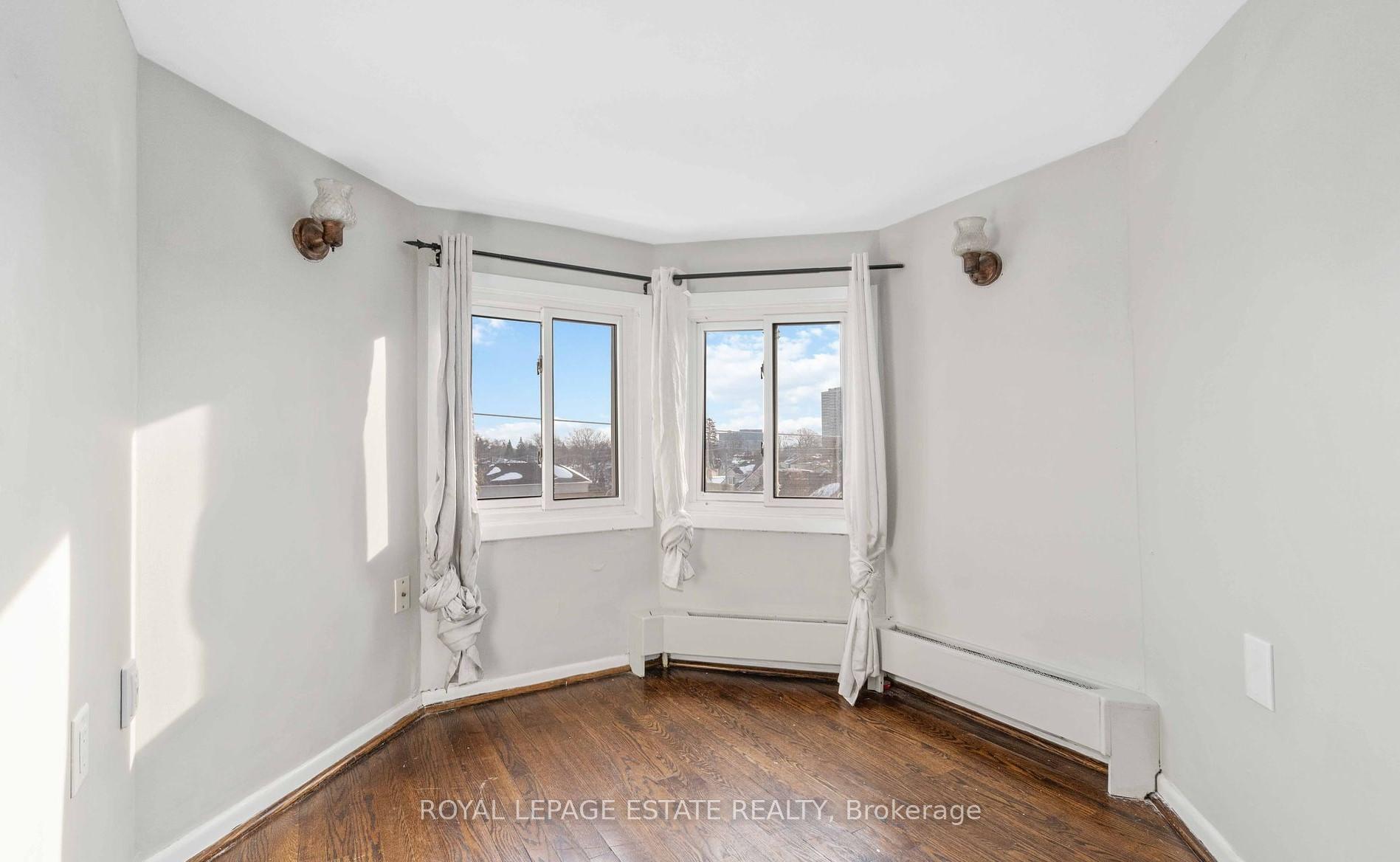 Photo 8 of Unit 5, 142 Westlake Avenue, Toronto, Woodbine-Lumsden — HOMEH