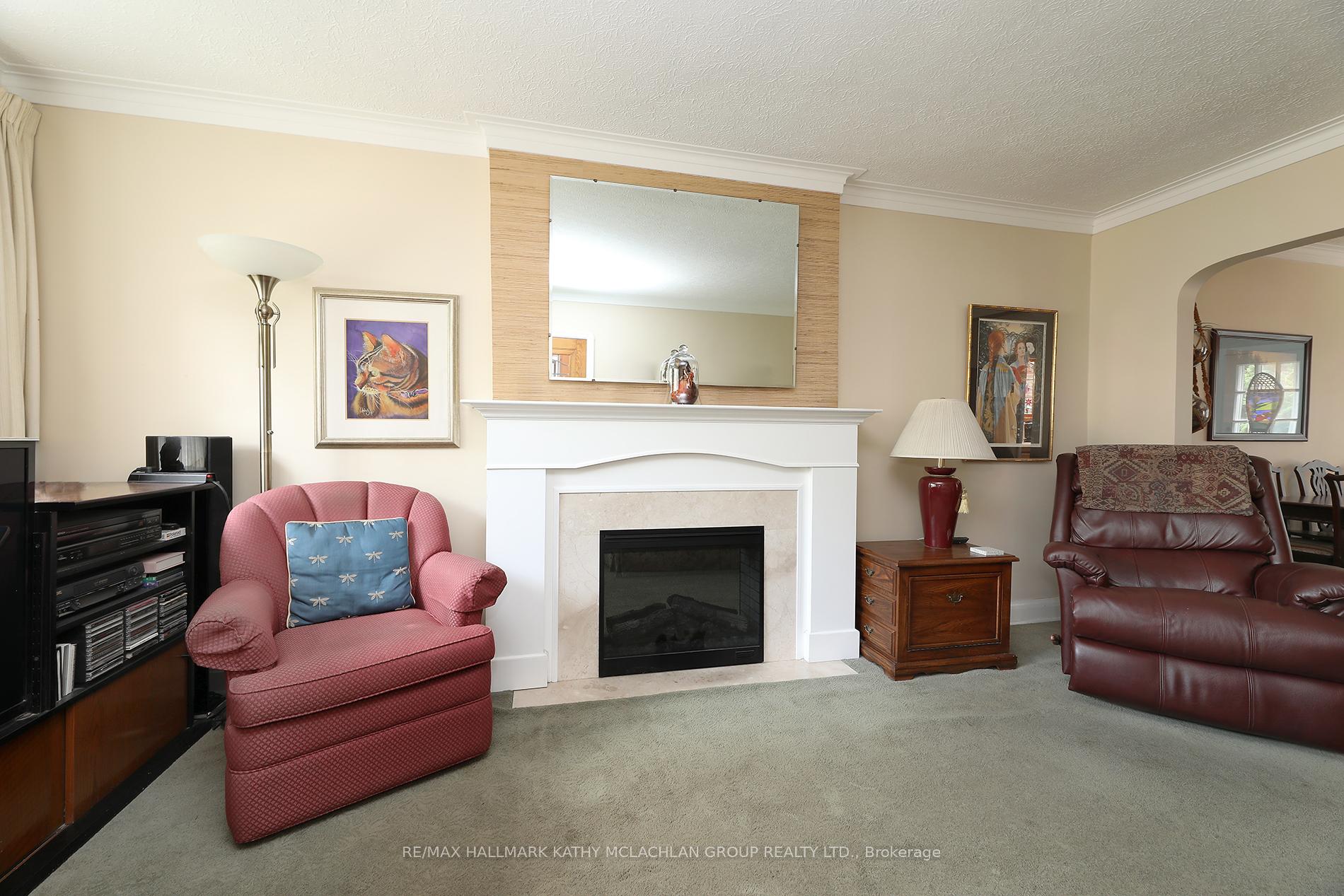 Photo 5 of 149 Donlea Drive, Toronto, Leaside — HOMEH