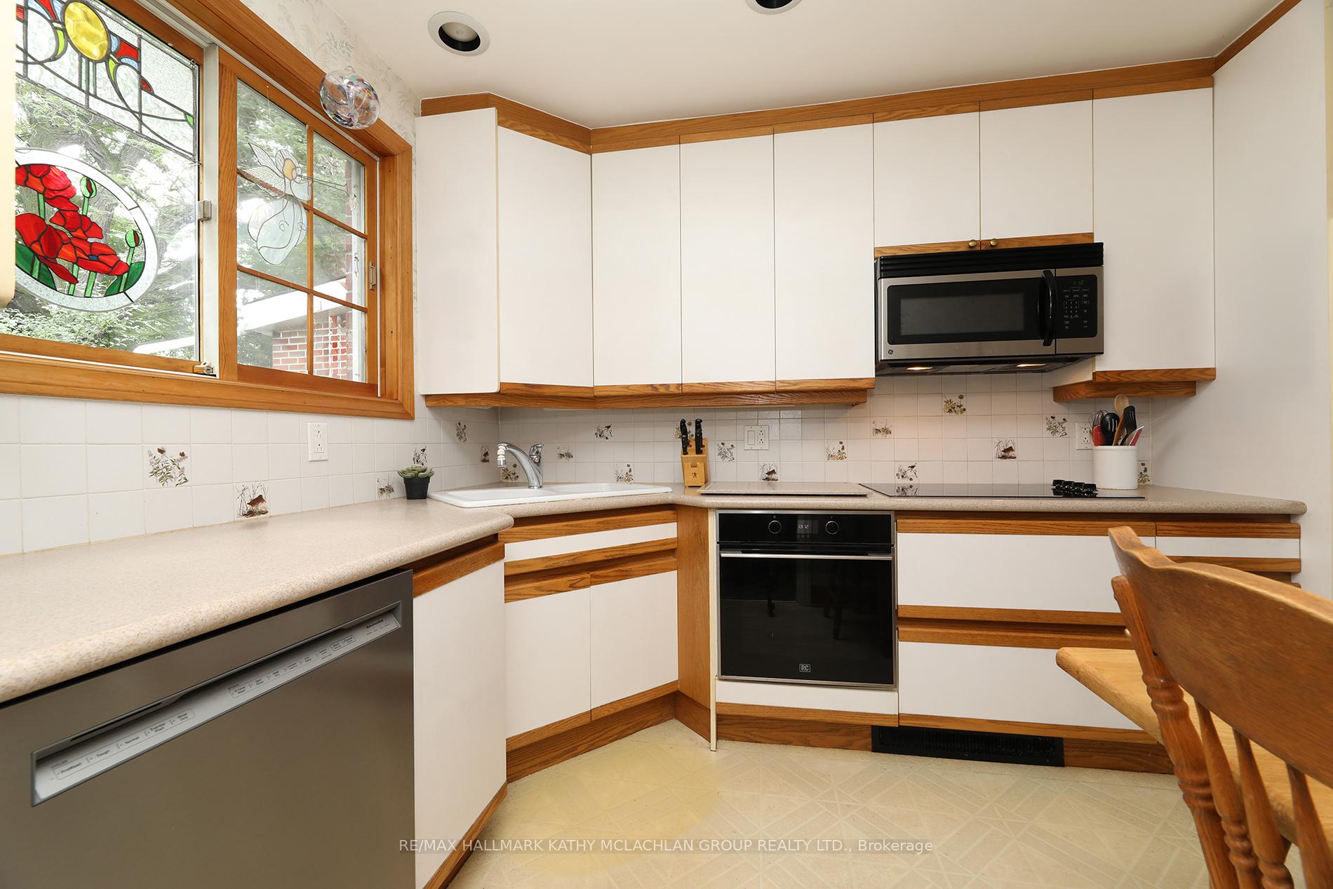 Photo 10 of 149 Donlea Drive, Toronto, Leaside — HOMEH