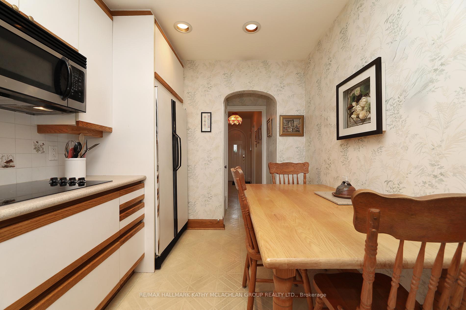 Photo 11 of 149 Donlea Drive, Toronto, Leaside — HOMEH