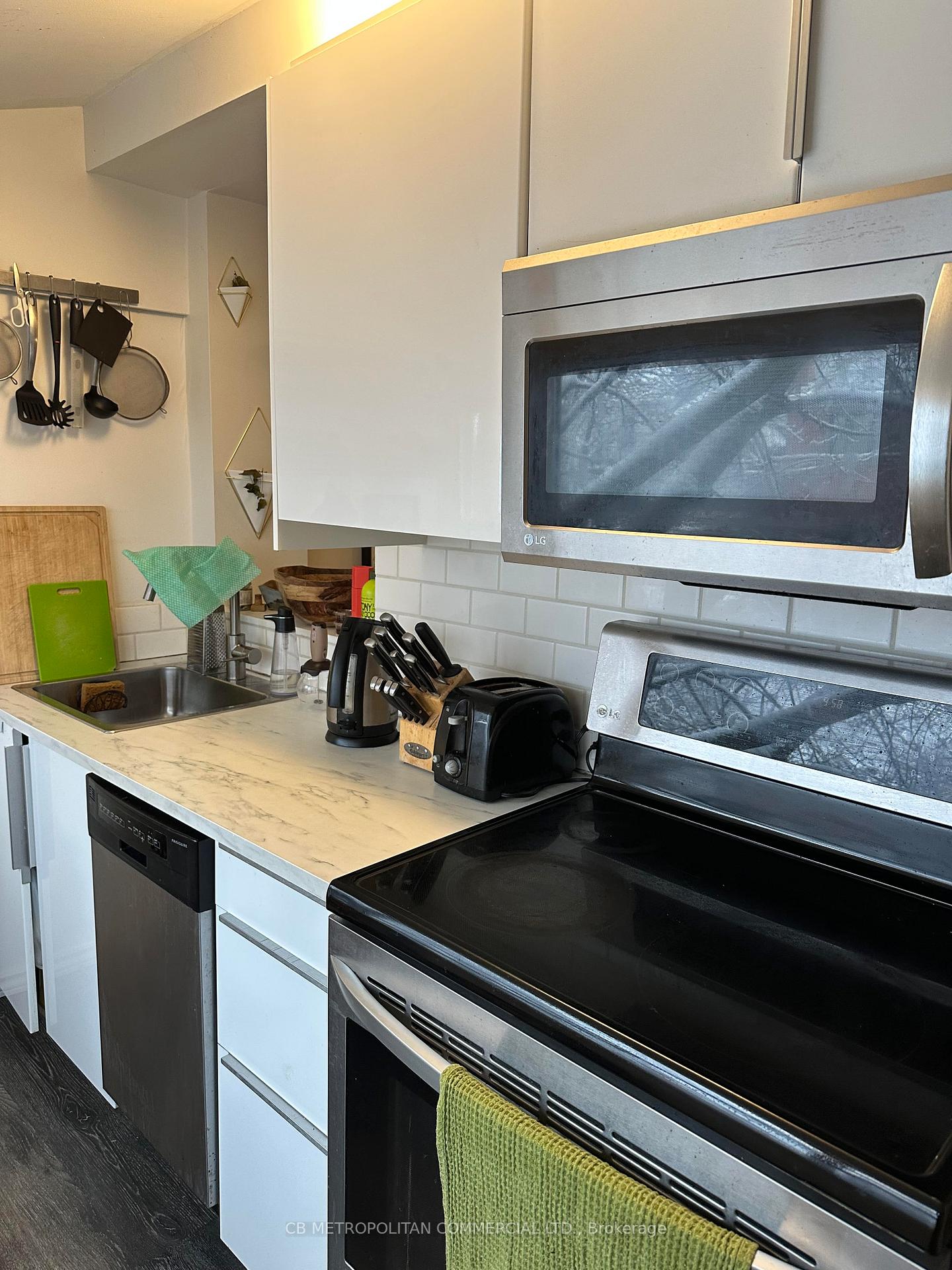 Photo 8 of 856 Carlaw Avenue, Toronto, Playter Estates-Danforth — HOMEH