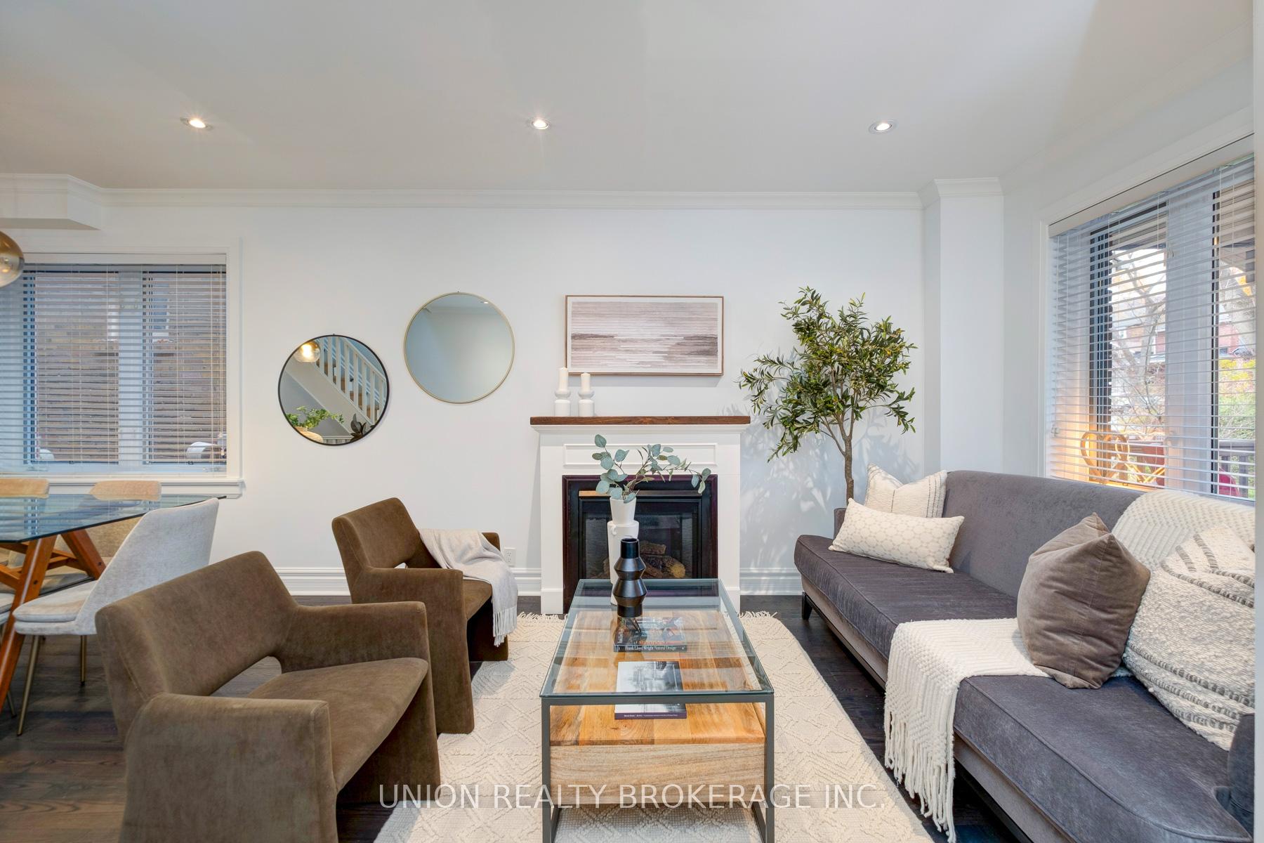Photo 4 of 54 Willow Avenue, Toronto, The Beaches — HOMEH