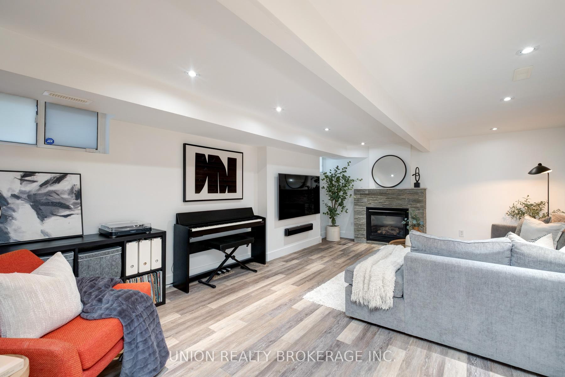 Photo 13 of 54 Willow Avenue, Toronto, The Beaches — HOMEH