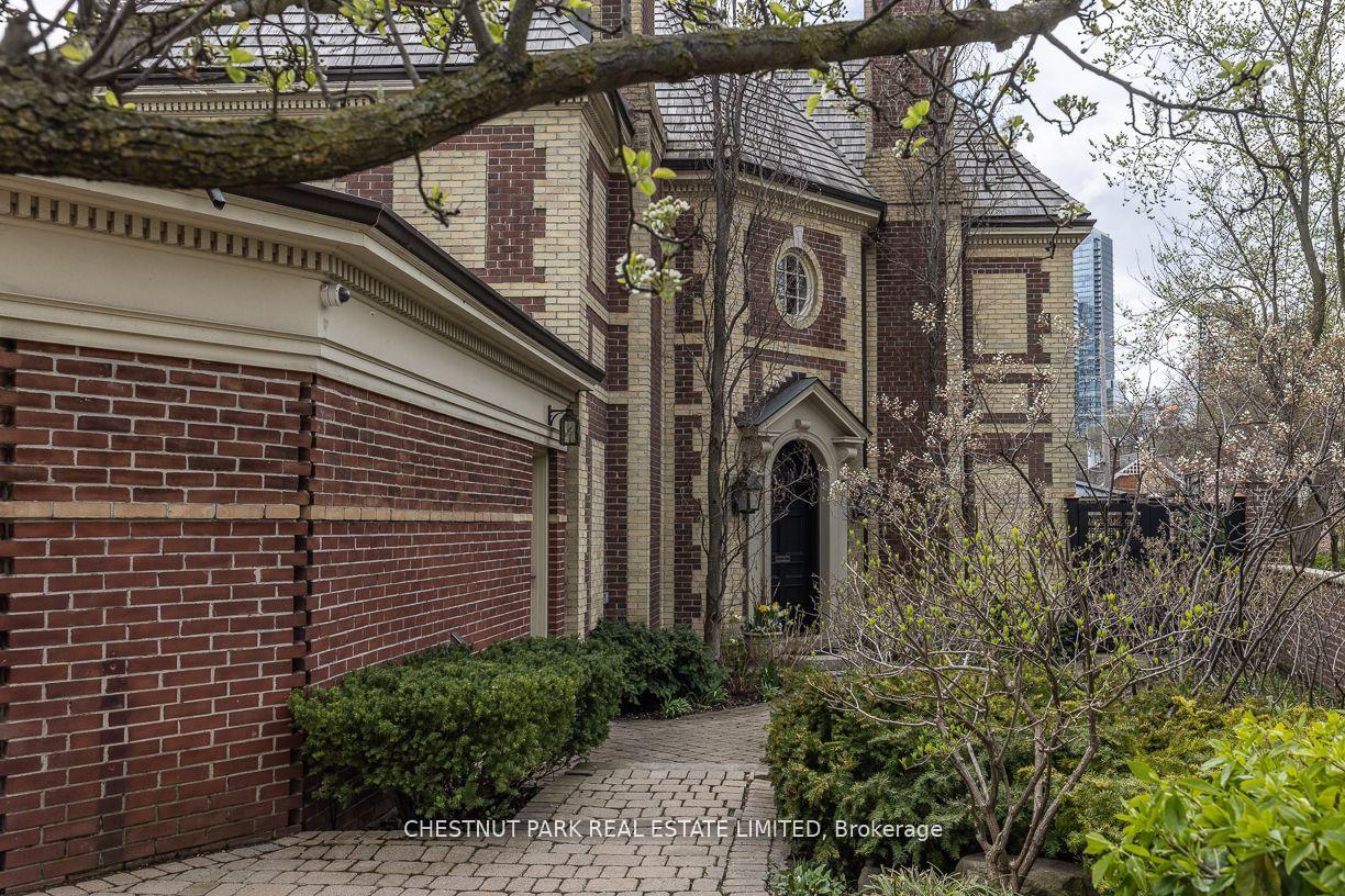Photo 2 of 45 South Drive, Toronto, Rosedale-Moore Park — HOMEH