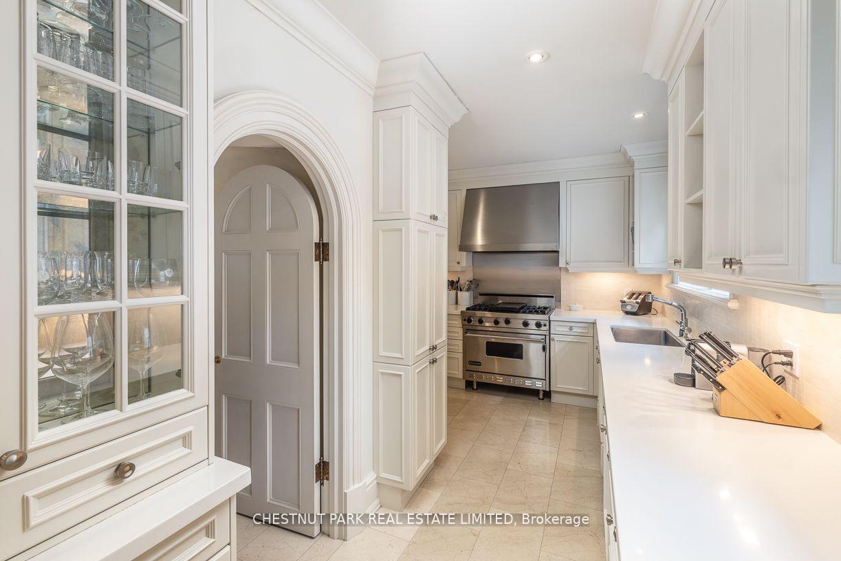 Photo 11 of 45 South Drive, Toronto, Rosedale-Moore Park — HOMEH