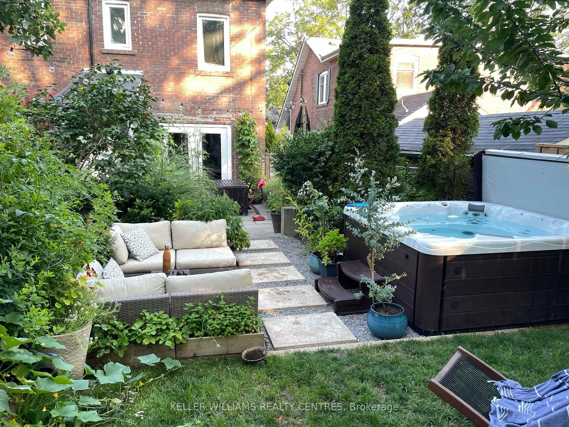 Photo 33 of 1780 Gerrard Street E, Toronto, Woodbine Corridor — HOMEH