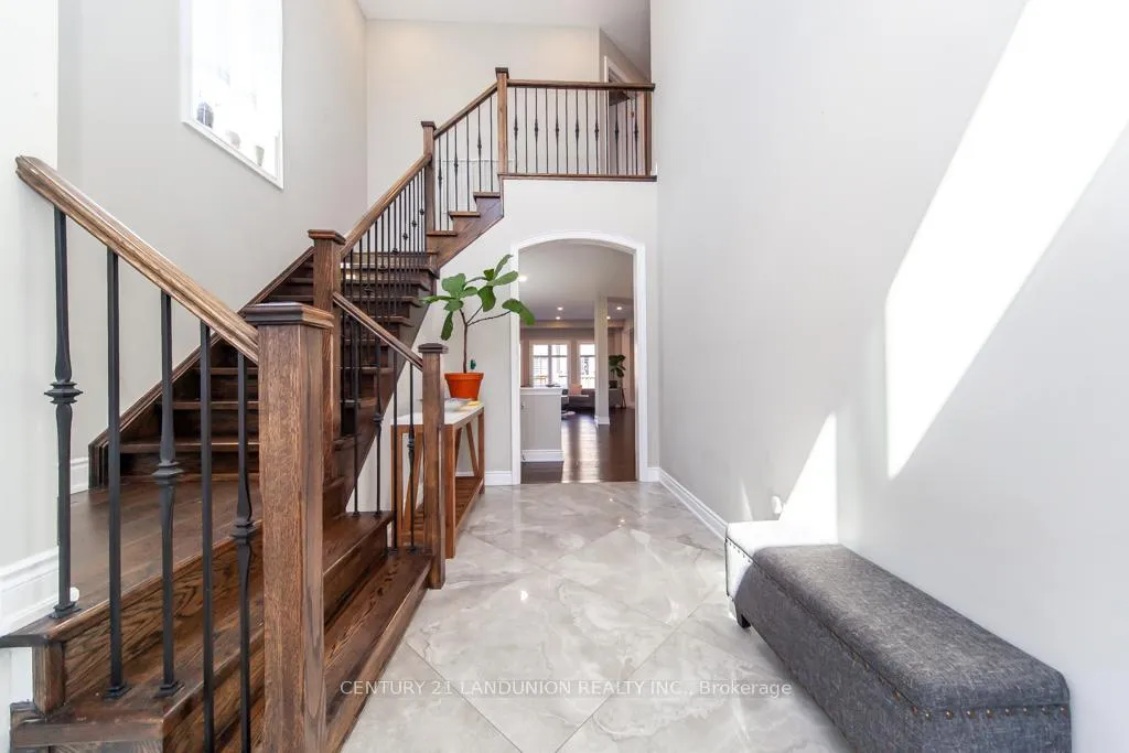 Photo 4 of 70 Prairie Creek Crescent, Brampton, Bram West — HOMEH