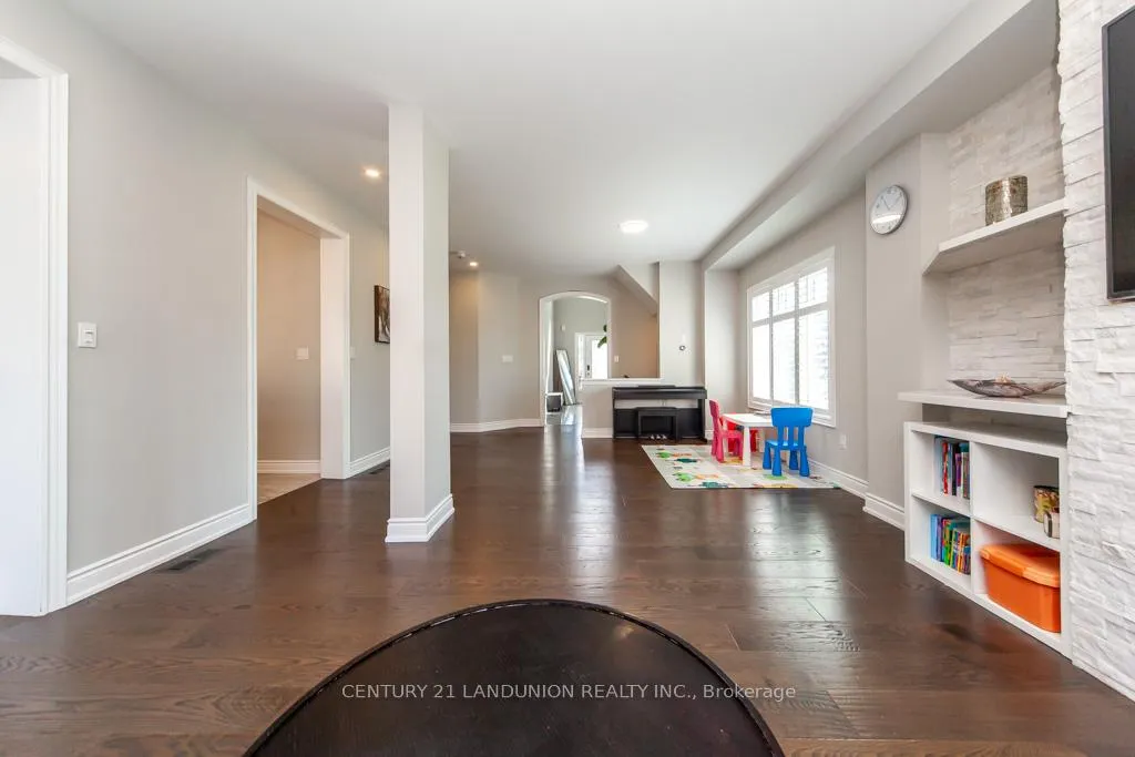 Photo 11 of 70 Prairie Creek Crescent, Brampton, Bram West — HOMEH