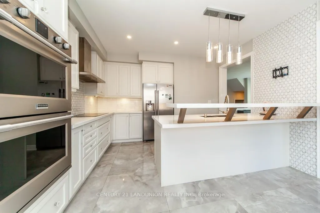 Photo 17 of 70 Prairie Creek Crescent, Brampton, Bram West — HOMEH