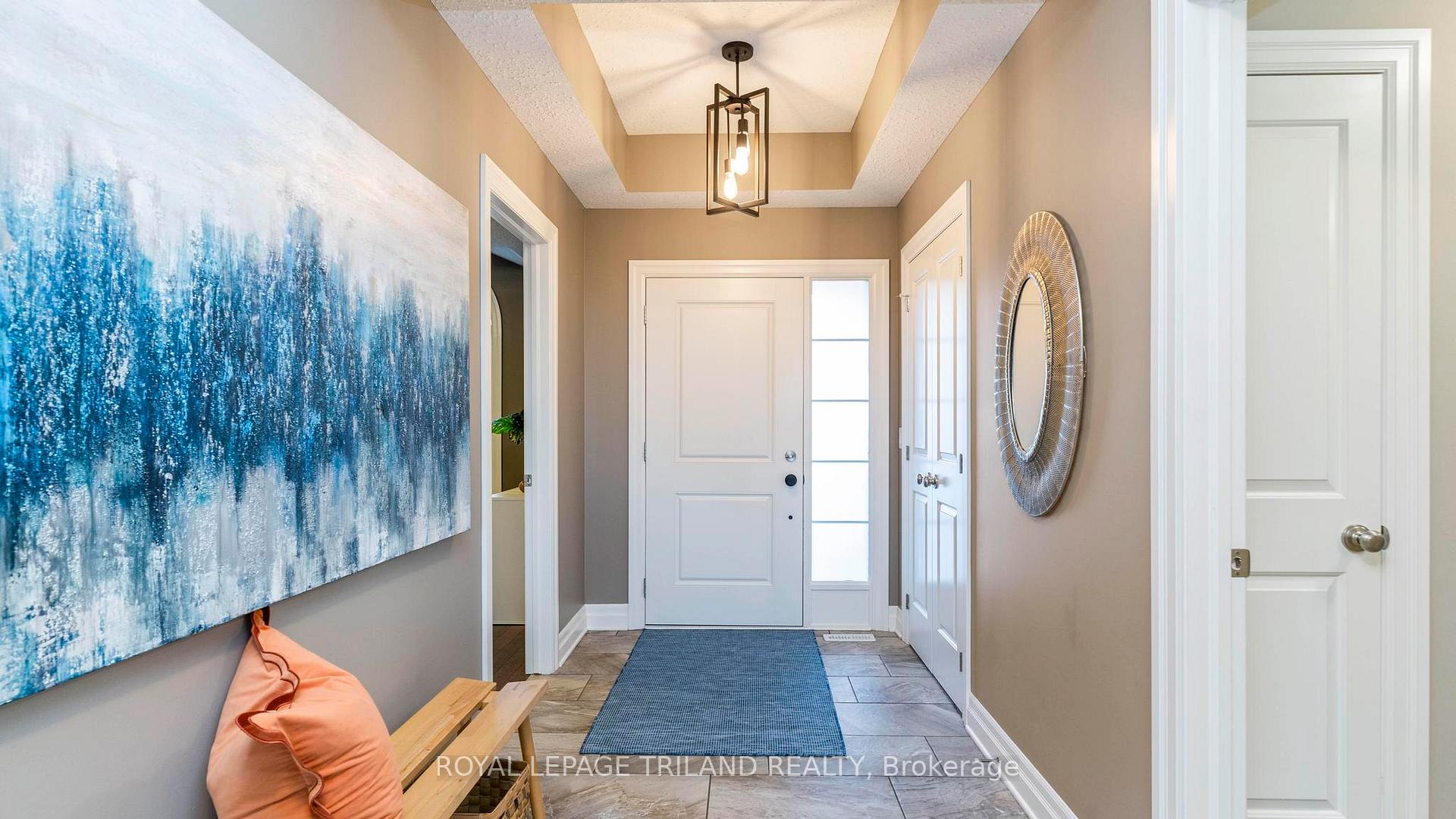 Photo 2 of 693 Newman Drive, Strathroy-Caradoc, Mount Brydges — HOMEH