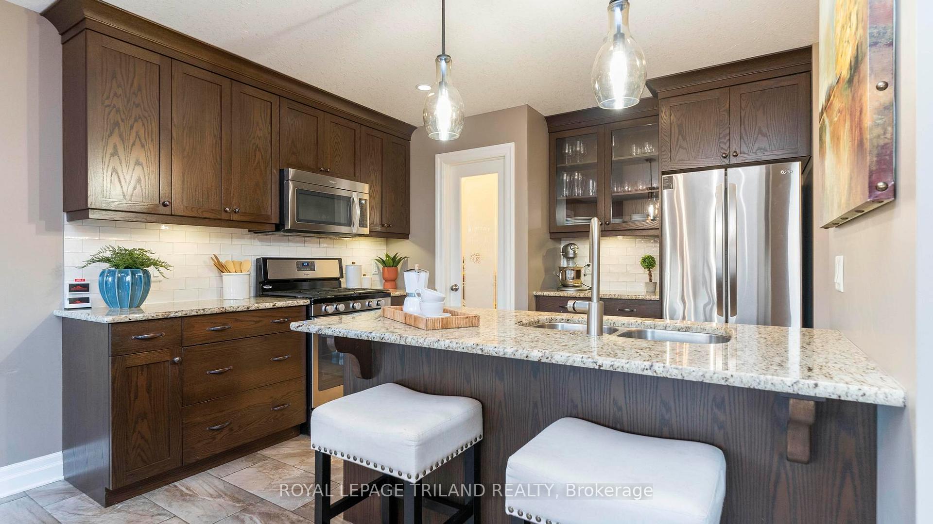 Photo 9 of 693 Newman Drive, Strathroy-Caradoc, Mount Brydges — HOMEH
