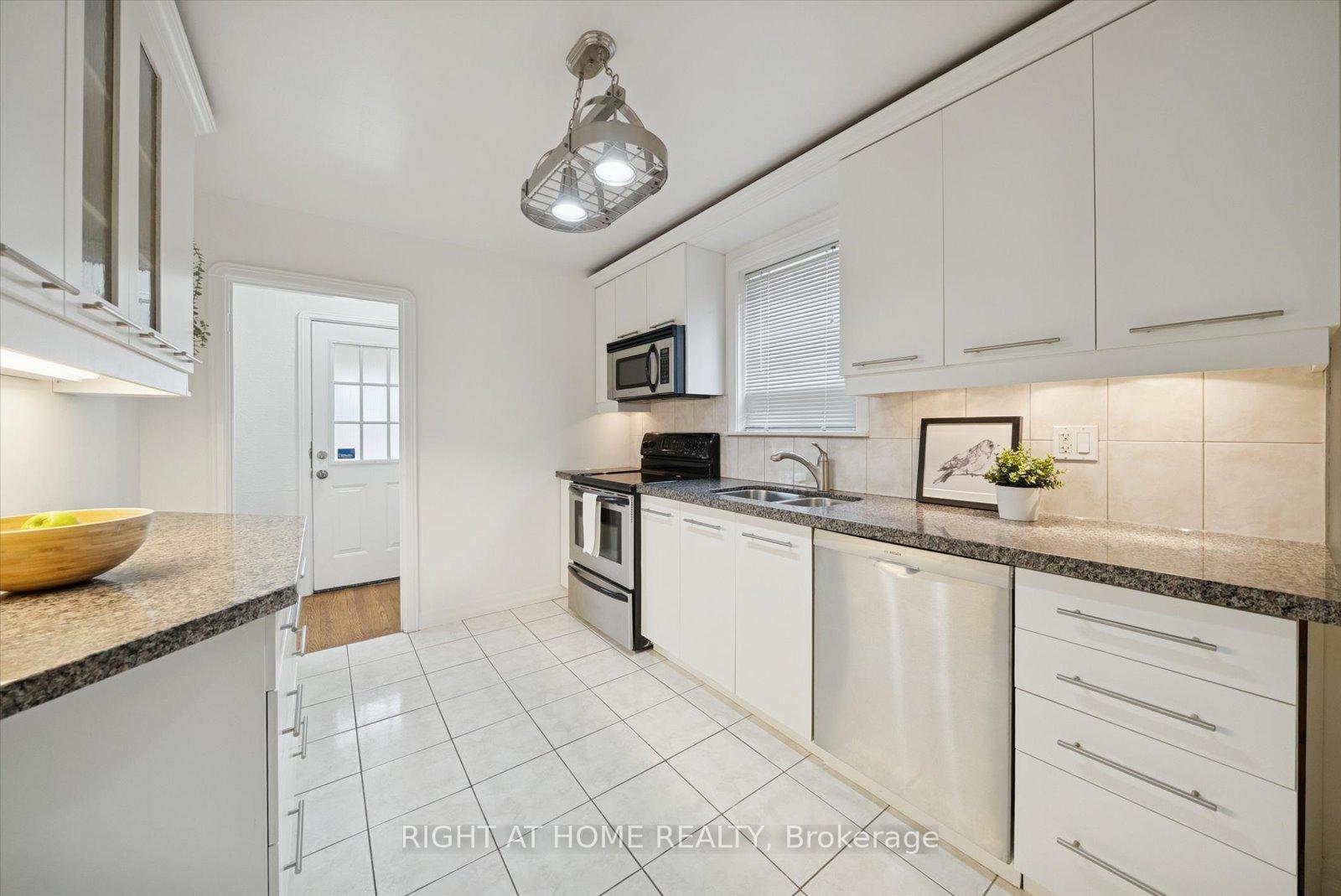 Photo 7 of 17 Yardley Avenue, Toronto, O'Connor-Parkview — HOMEH