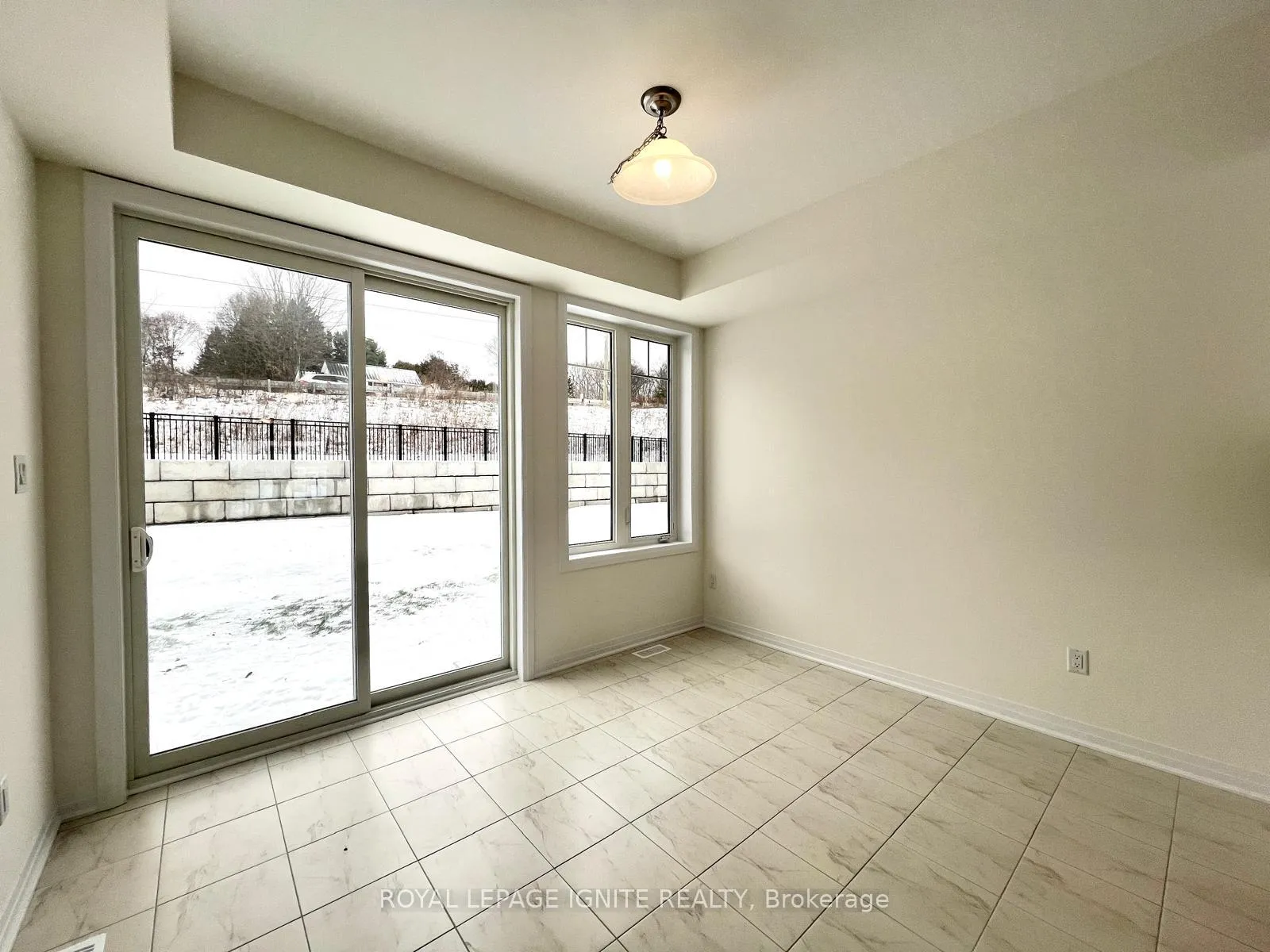 Photo 8 of 524 Hudson Crescent, Midland — HOMEH