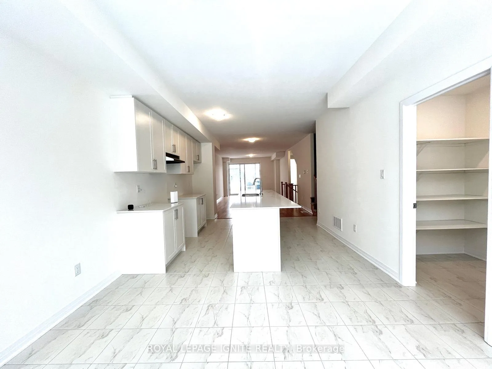 Photo 9 of 524 Hudson Crescent, Midland — HOMEH