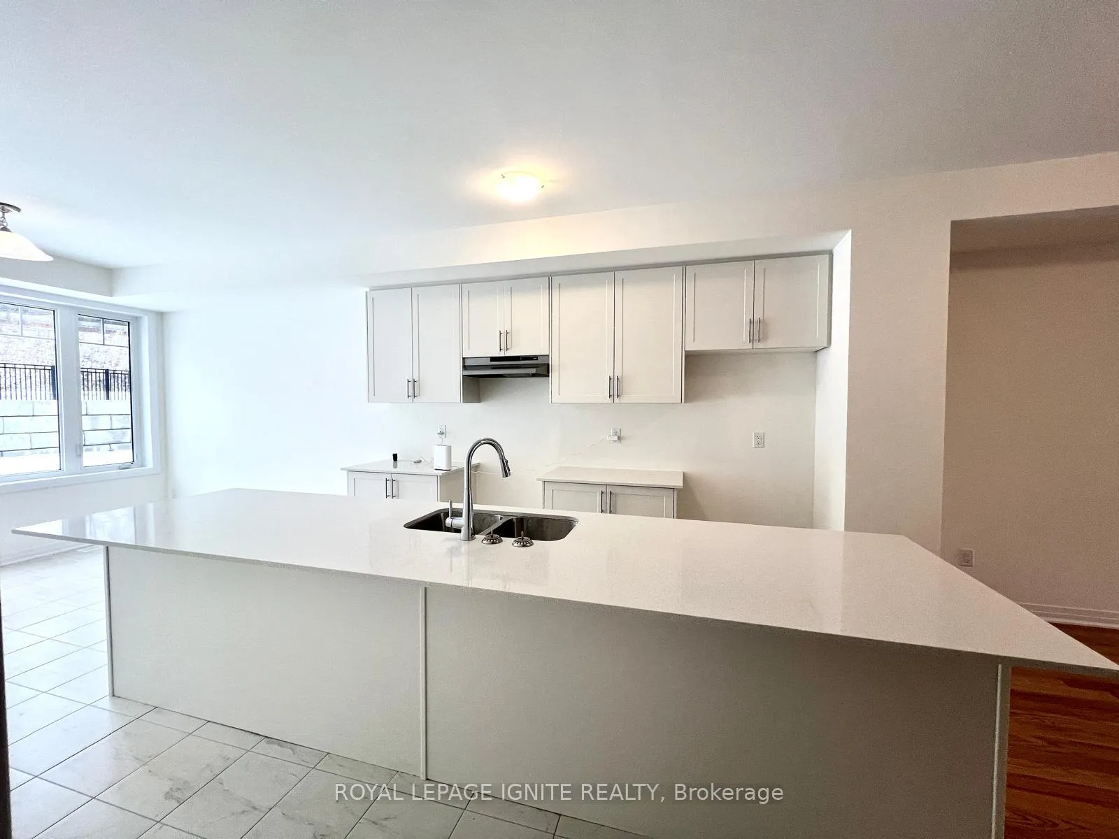 Photo 10 of 524 Hudson Crescent, Midland — HOMEH