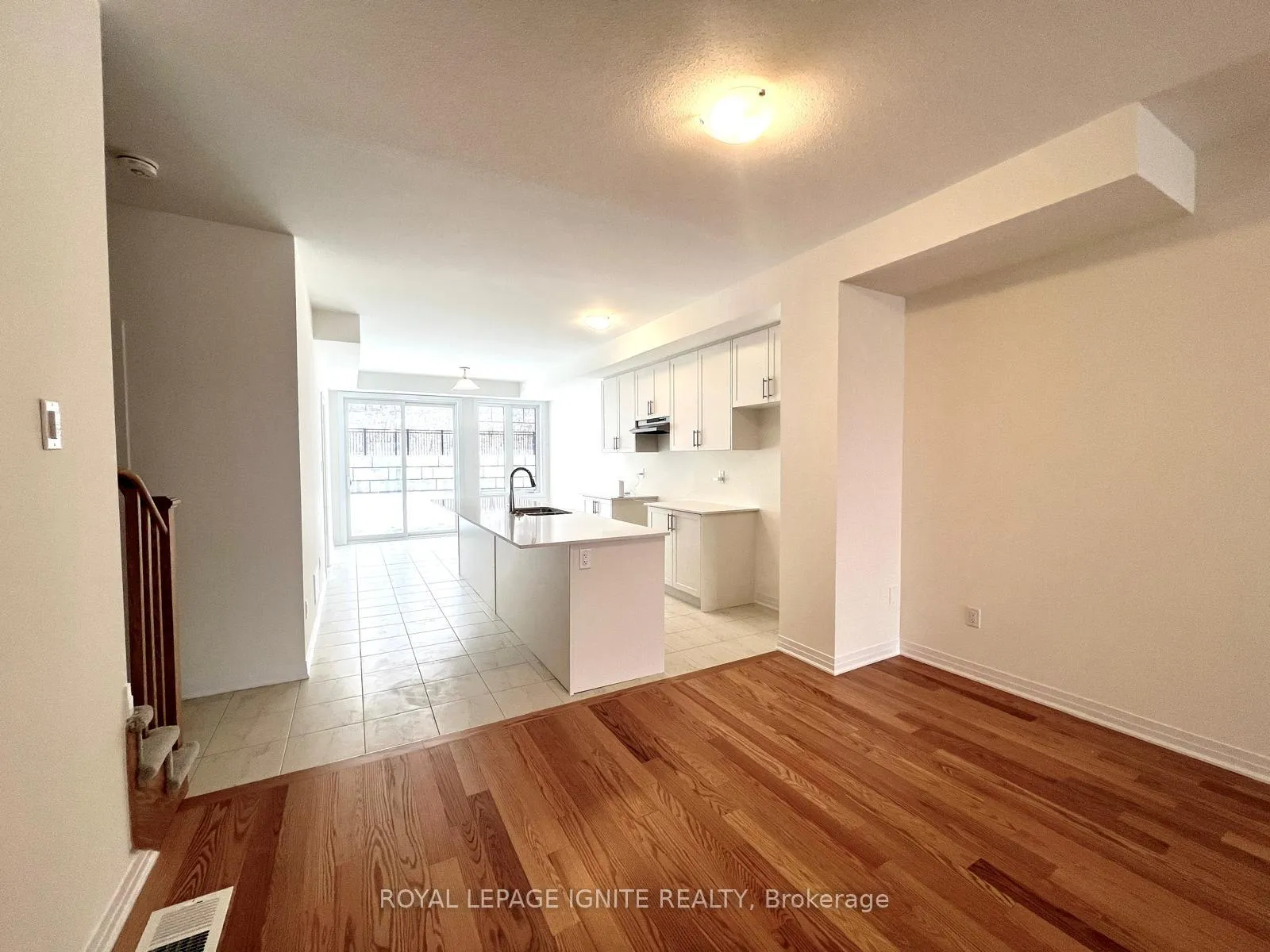 Photo 12 of 524 Hudson Crescent, Midland — HOMEH