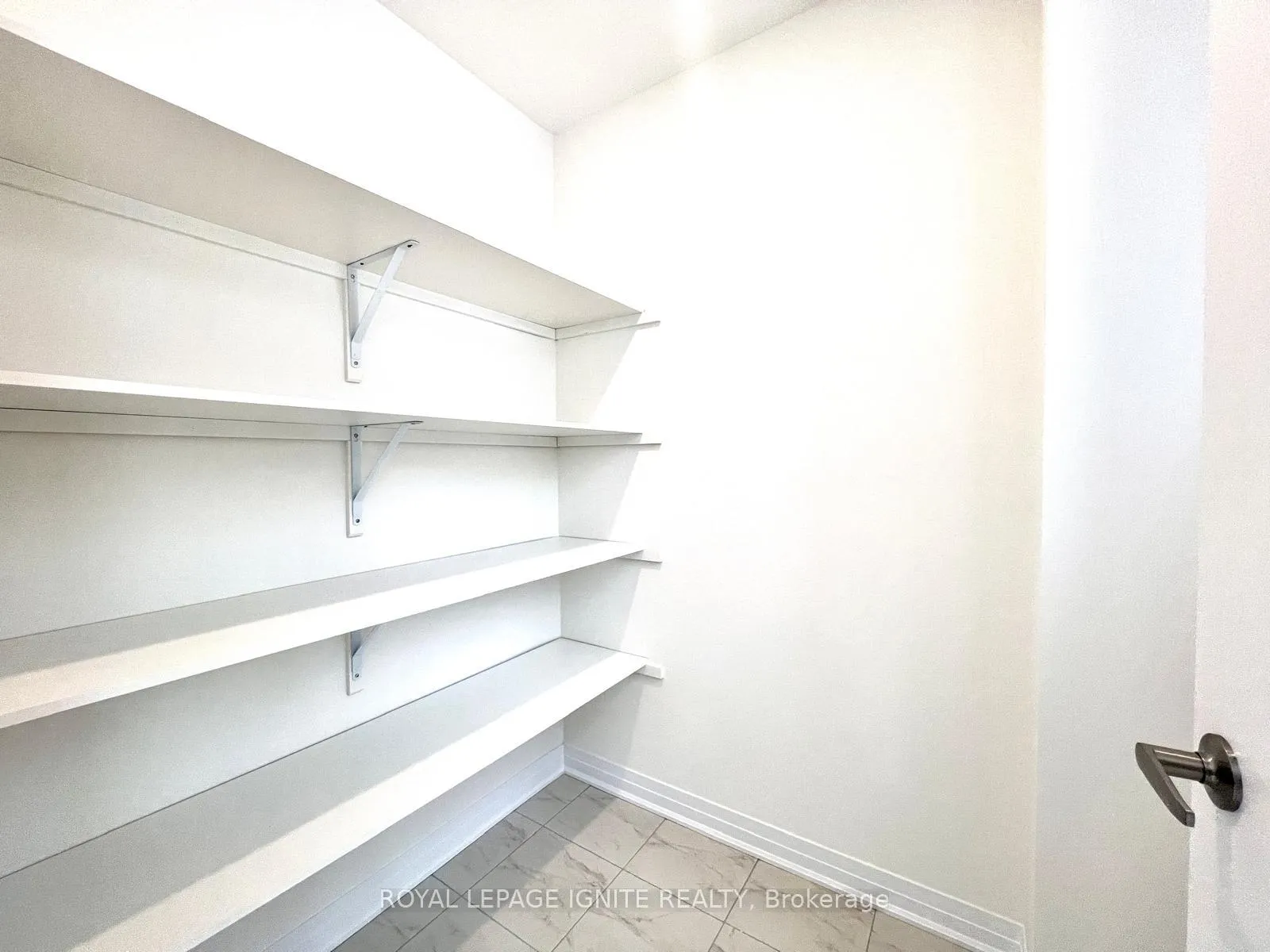 Photo 34 of 524 Hudson Crescent, Midland — HOMEH