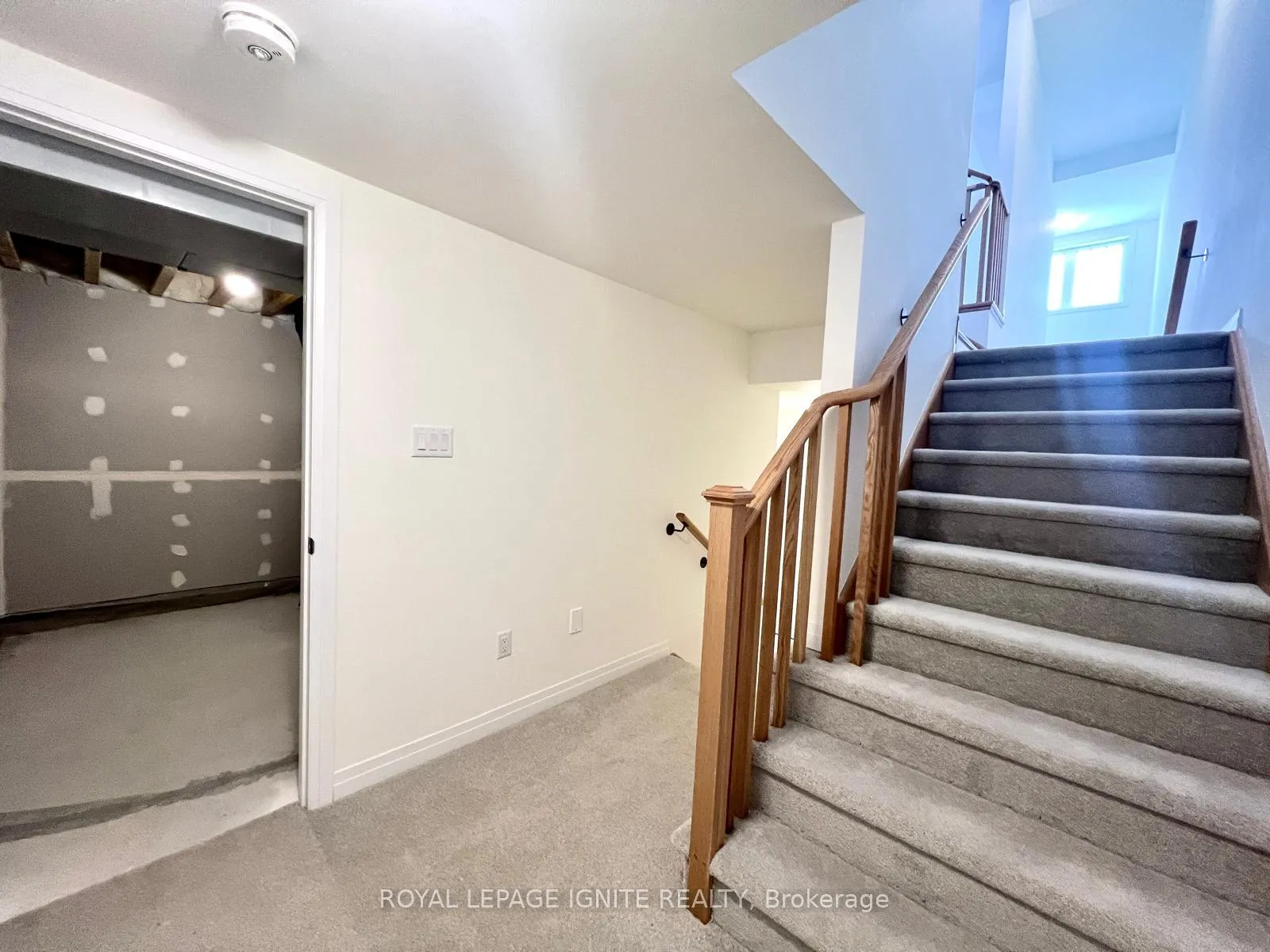 Photo 35 of 524 Hudson Crescent, Midland — HOMEH