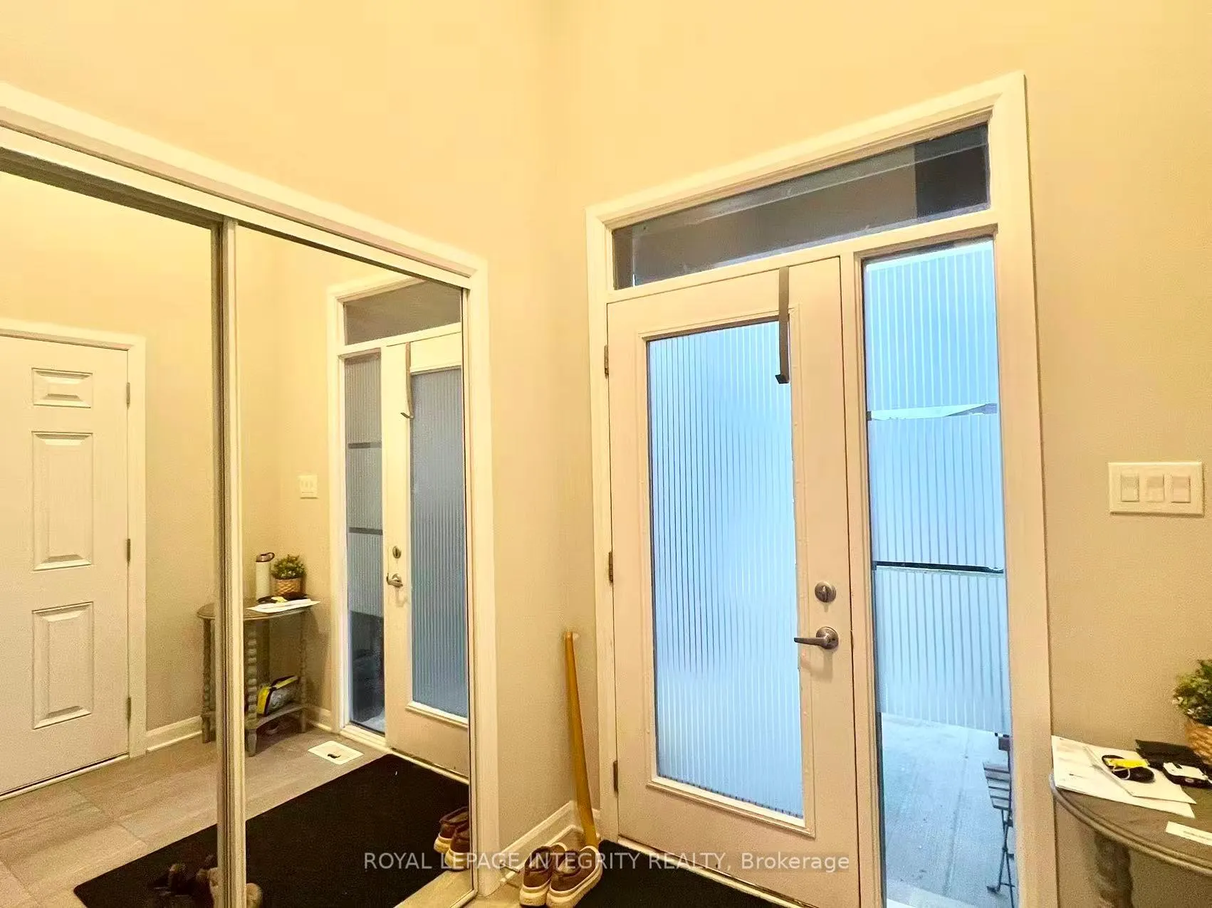 Photo 3 of 1045 Speedvale Court, Ottawa, Kanata - Kanata Lakes/Heritage Hills — HOMEH