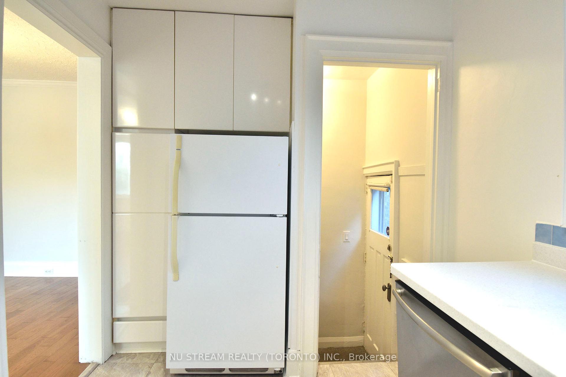 Photo 5 of 227 Airdrie Road, Toronto, Leaside — HOMEH