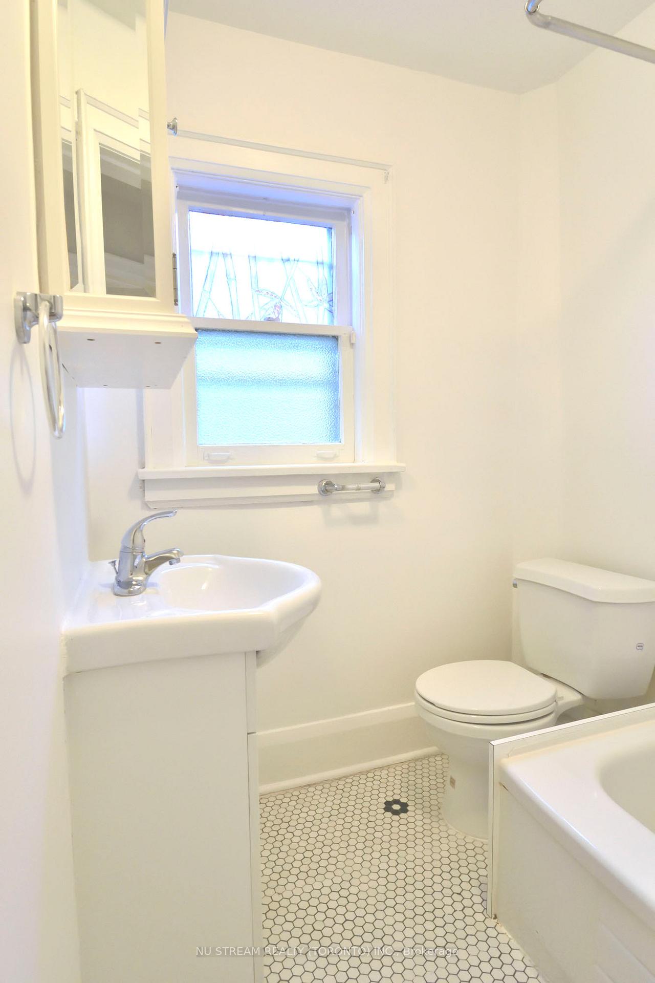 Photo 8 of 227 Airdrie Road, Toronto, Leaside — HOMEH