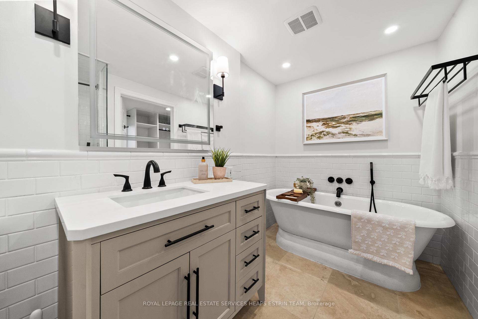 Photo 23 of 156 Welland Avenue, Toronto, Rosedale-Moore Park — HOMEH