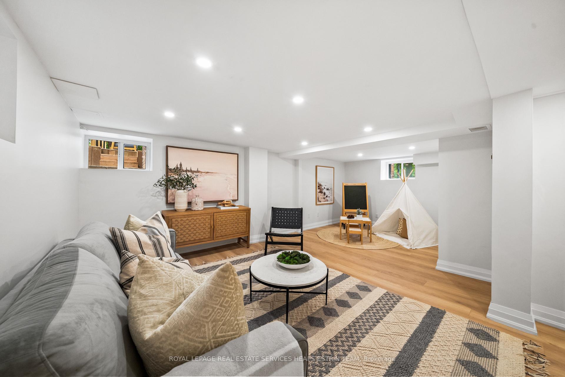 Photo 35 of 156 Welland Avenue, Toronto, Rosedale-Moore Park — HOMEH