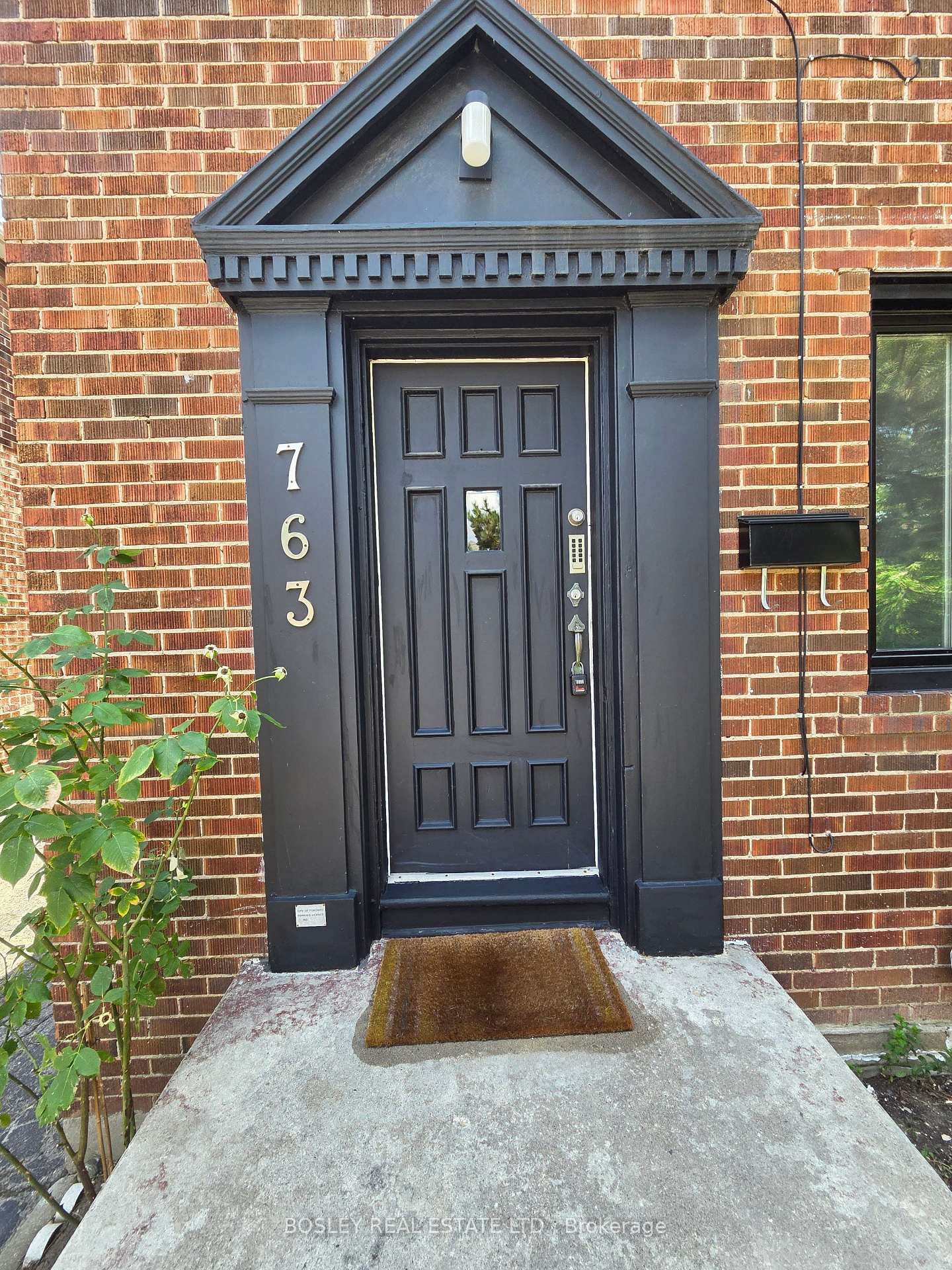 Photo 2 of 763 Eglinton Avenue E, Toronto, Leaside — HOMEH