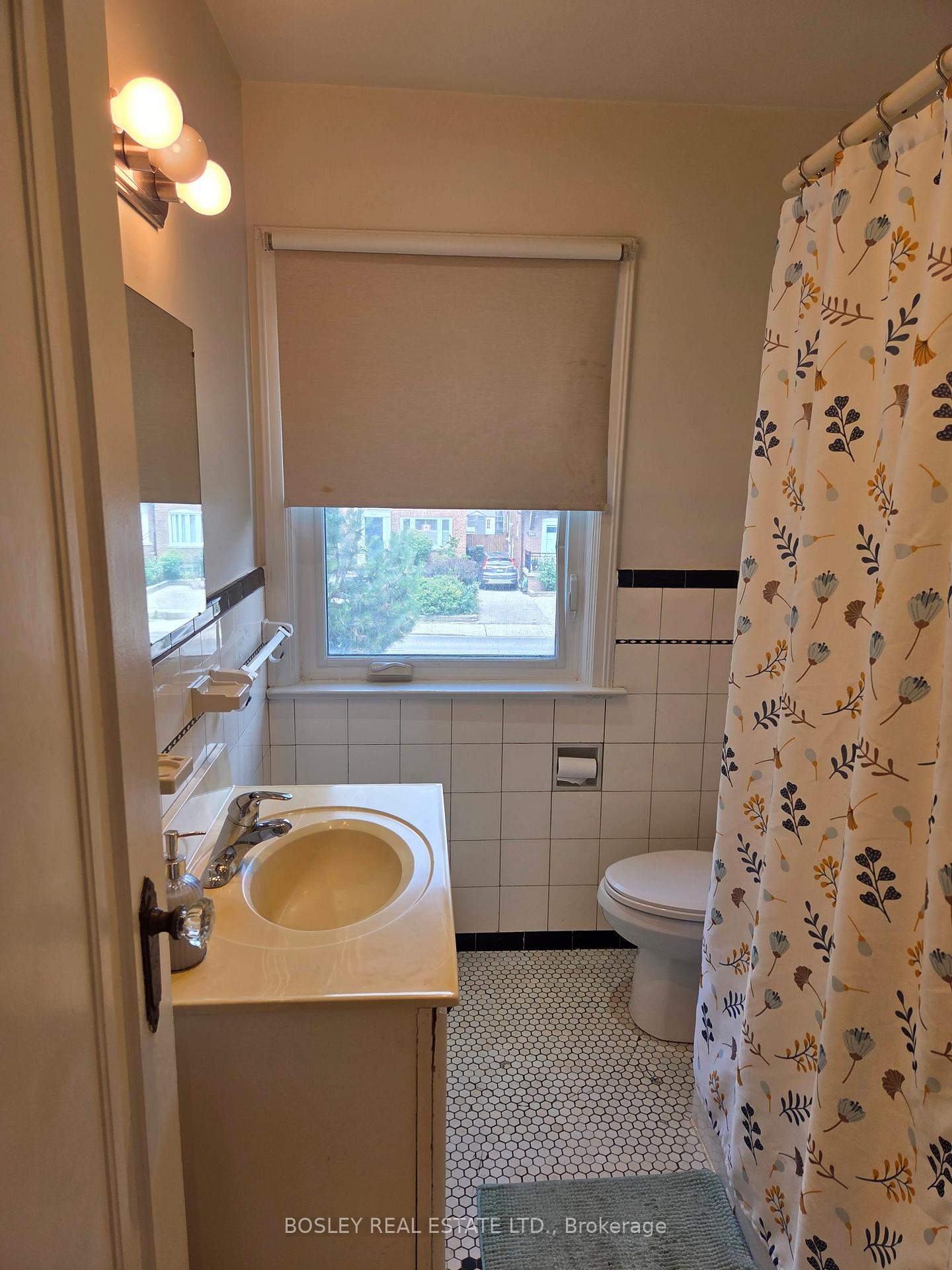 Photo 19 of 763 Eglinton Avenue E, Toronto, Leaside — HOMEH